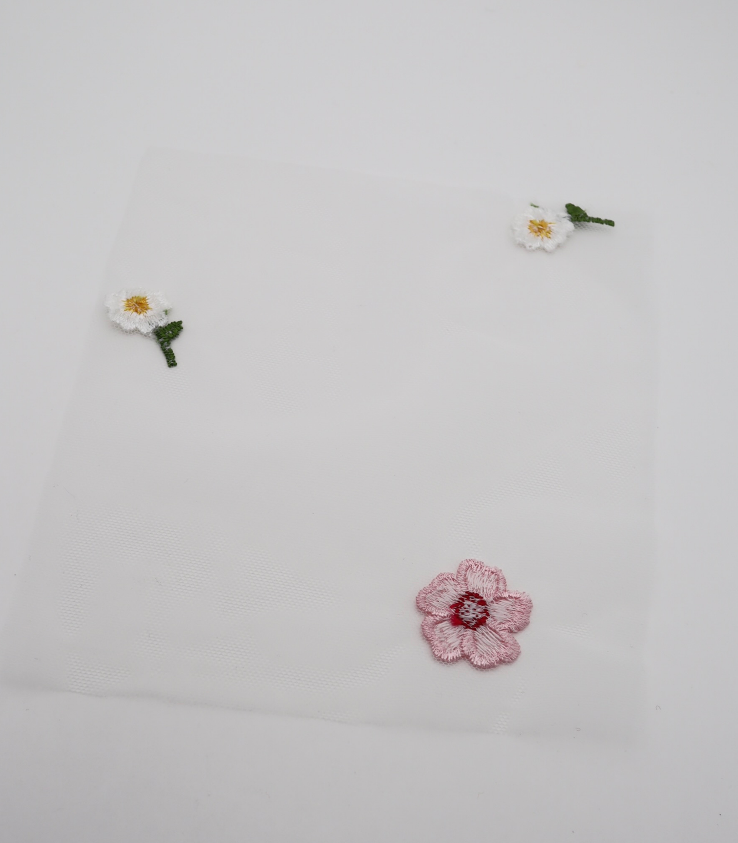 【25SS-388】フラワー刺繍チュール /0.5yあたり=~1235円