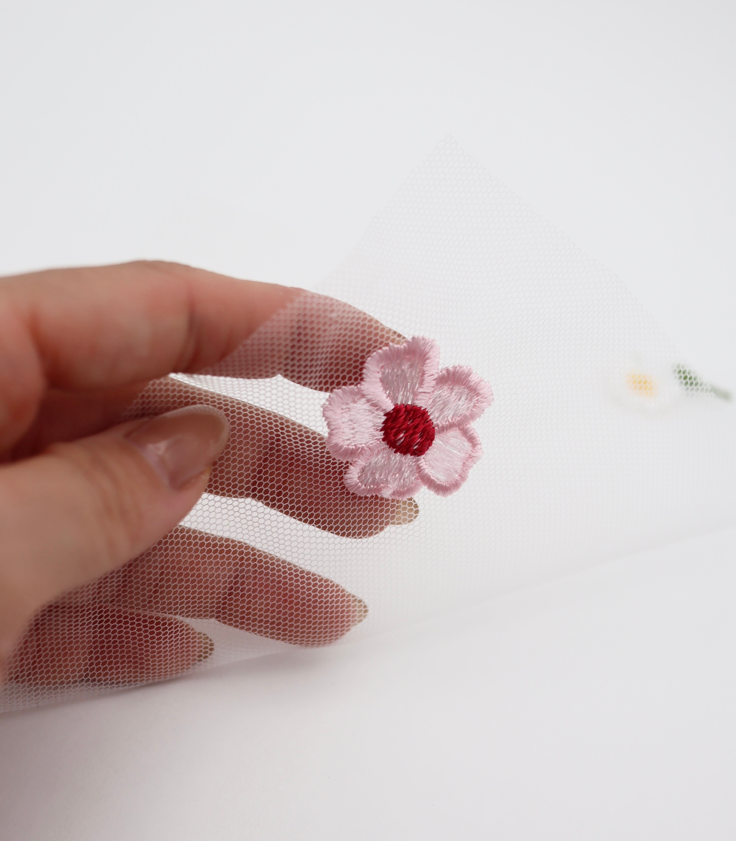 【25SS-388】フラワー刺繍チュール /0.5yあたり=~1235円