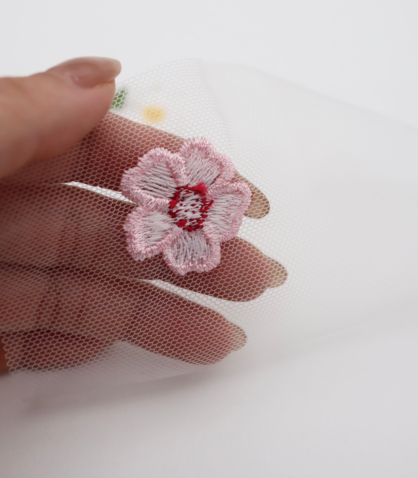 【25SS-388】フラワー刺繍チュール /0.5yあたり=~1235円