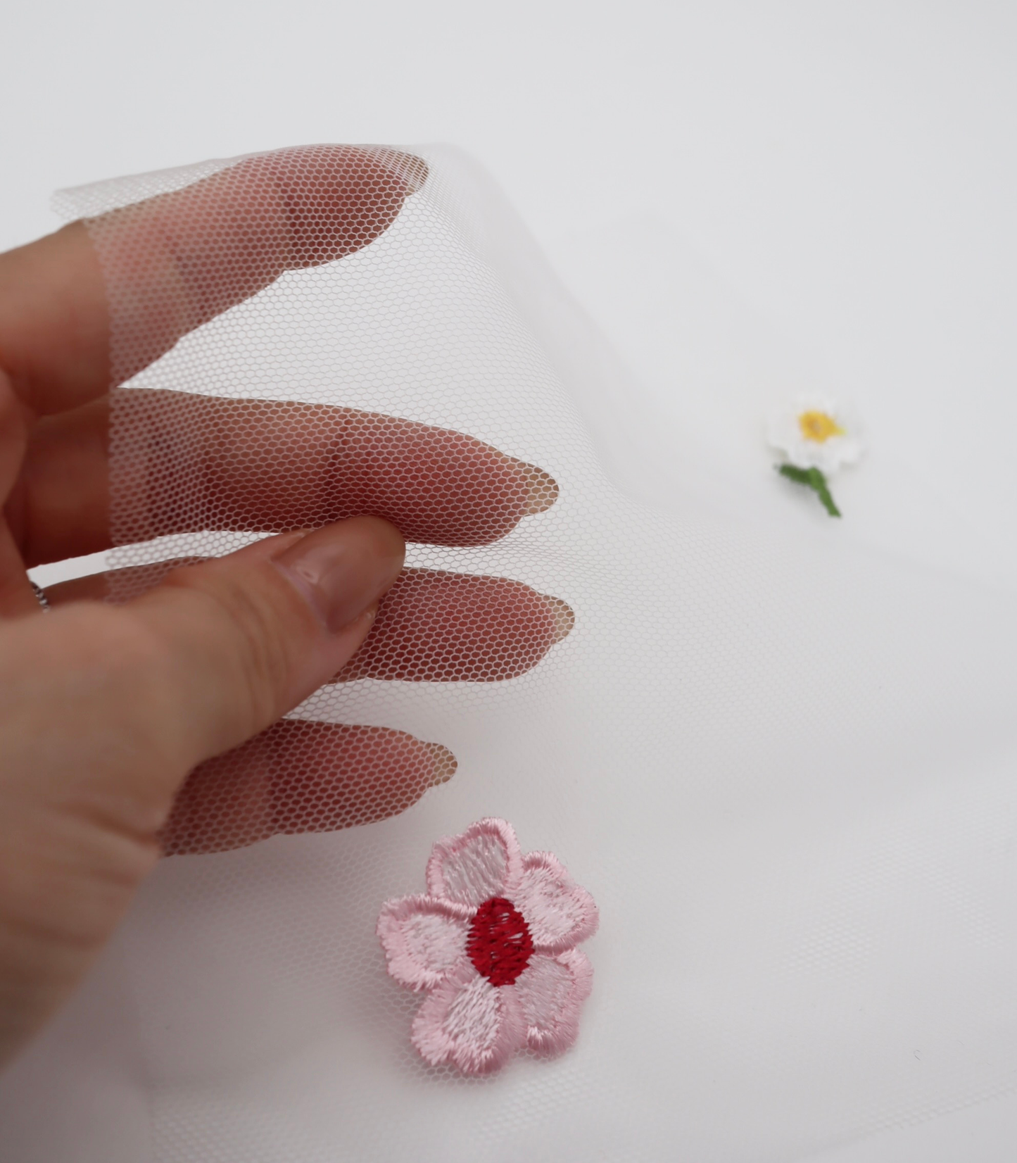 【25SS-388】フラワー刺繍チュール /0.5yあたり=~1235円