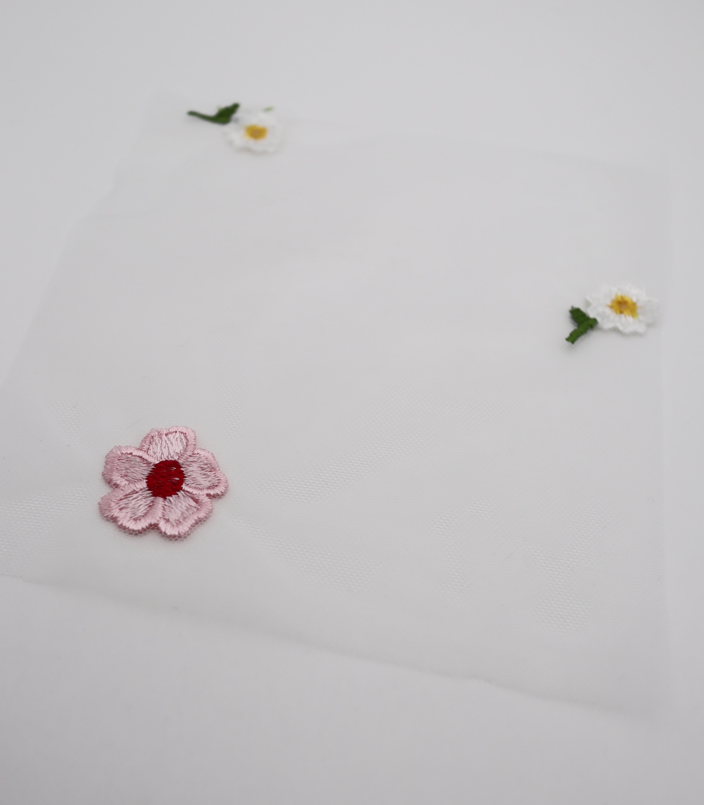 【25SS-388】フラワー刺繍チュール /0.5yあたり=~1235円
