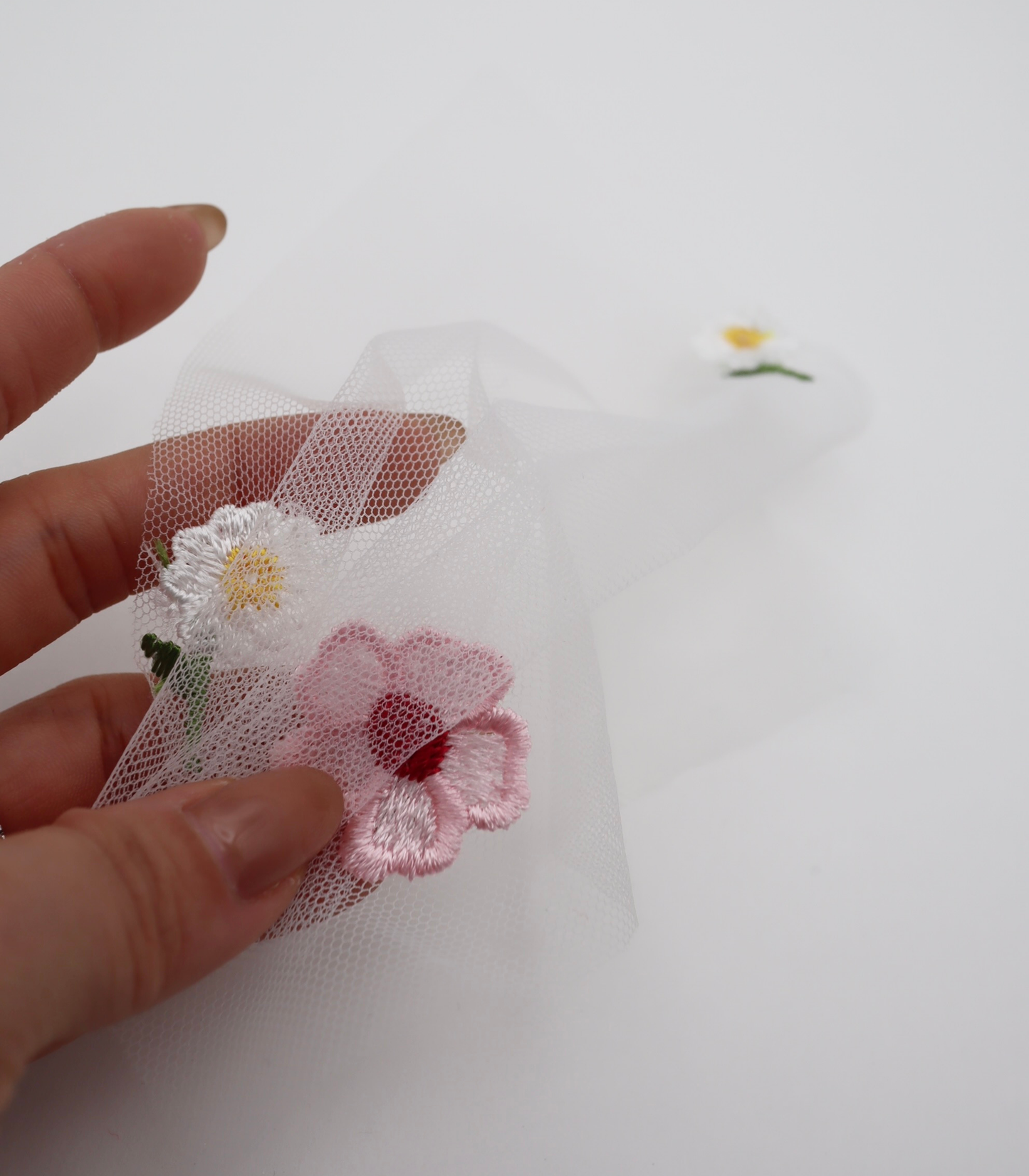 【25SS-388】フラワー刺繍チュール /0.5yあたり=~1235円