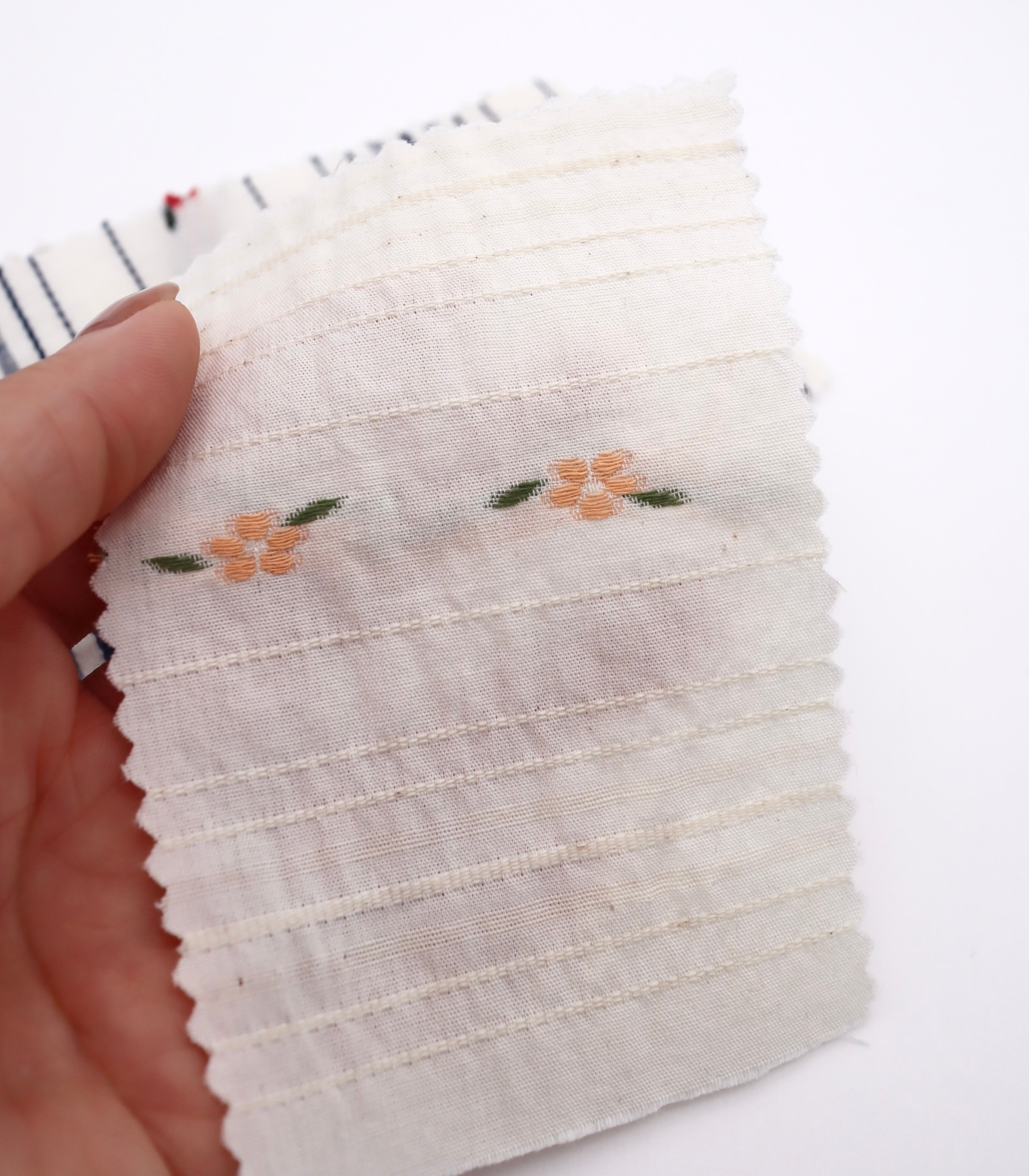 【25SS-443】フラワー×ランダムボーダー刺繍ローン /0.5yあたり=~925円