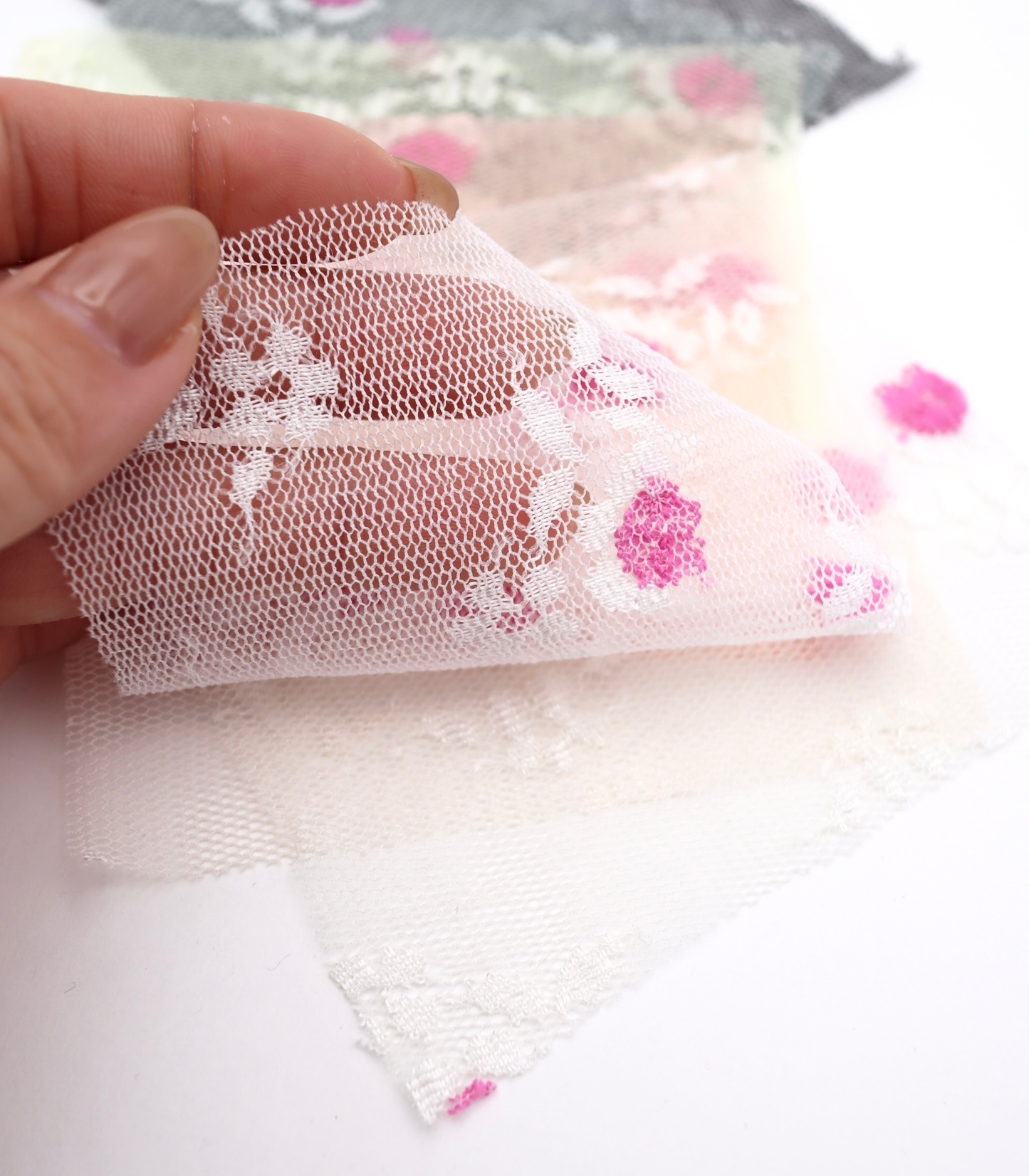 【25SS-450】ぷちふわ小花柄刺繍チュール /0.5yあたり=~745円