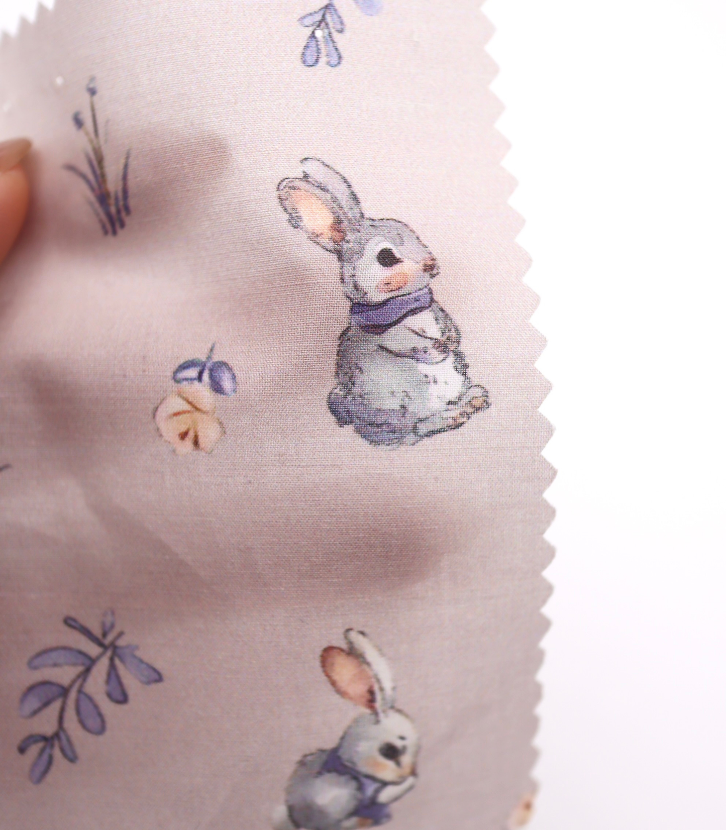 【25SS-405】うさちゃん×草花プリント綿ローン /0.5yあたり=~850円