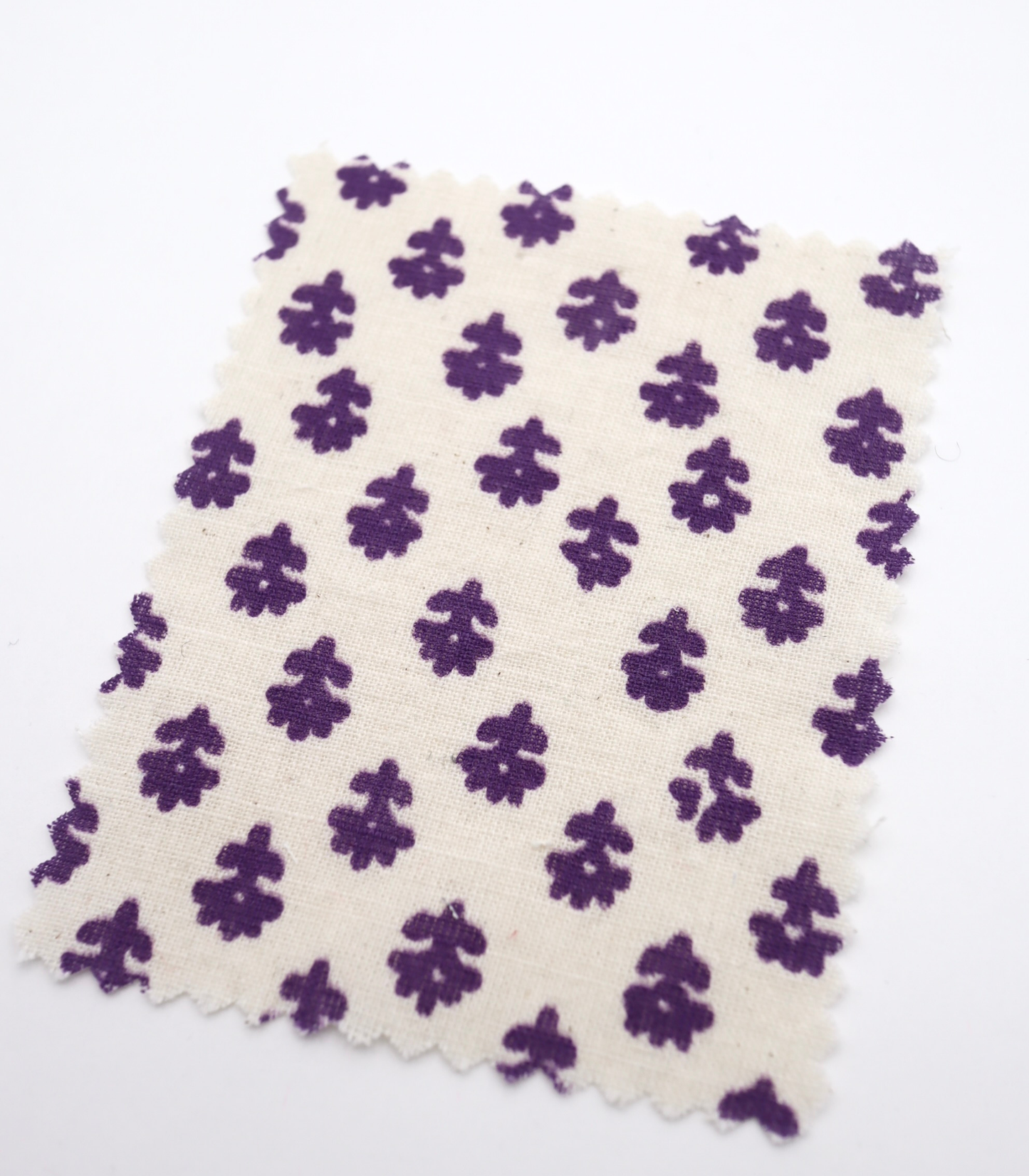 【25SS-323】幾何花柄プリント綿スラブローン /0.5yあたり=~ 725円