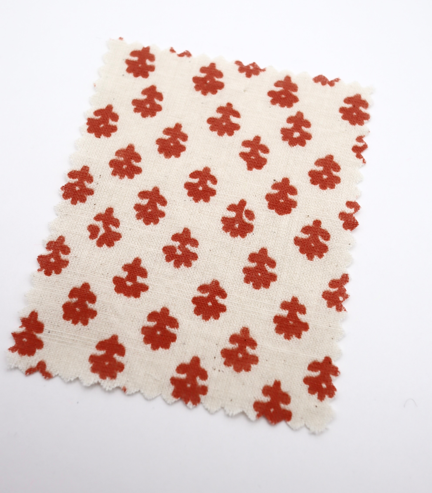 【25SS-323】幾何花柄プリント綿スラブローン /0.5yあたり=~ 725円