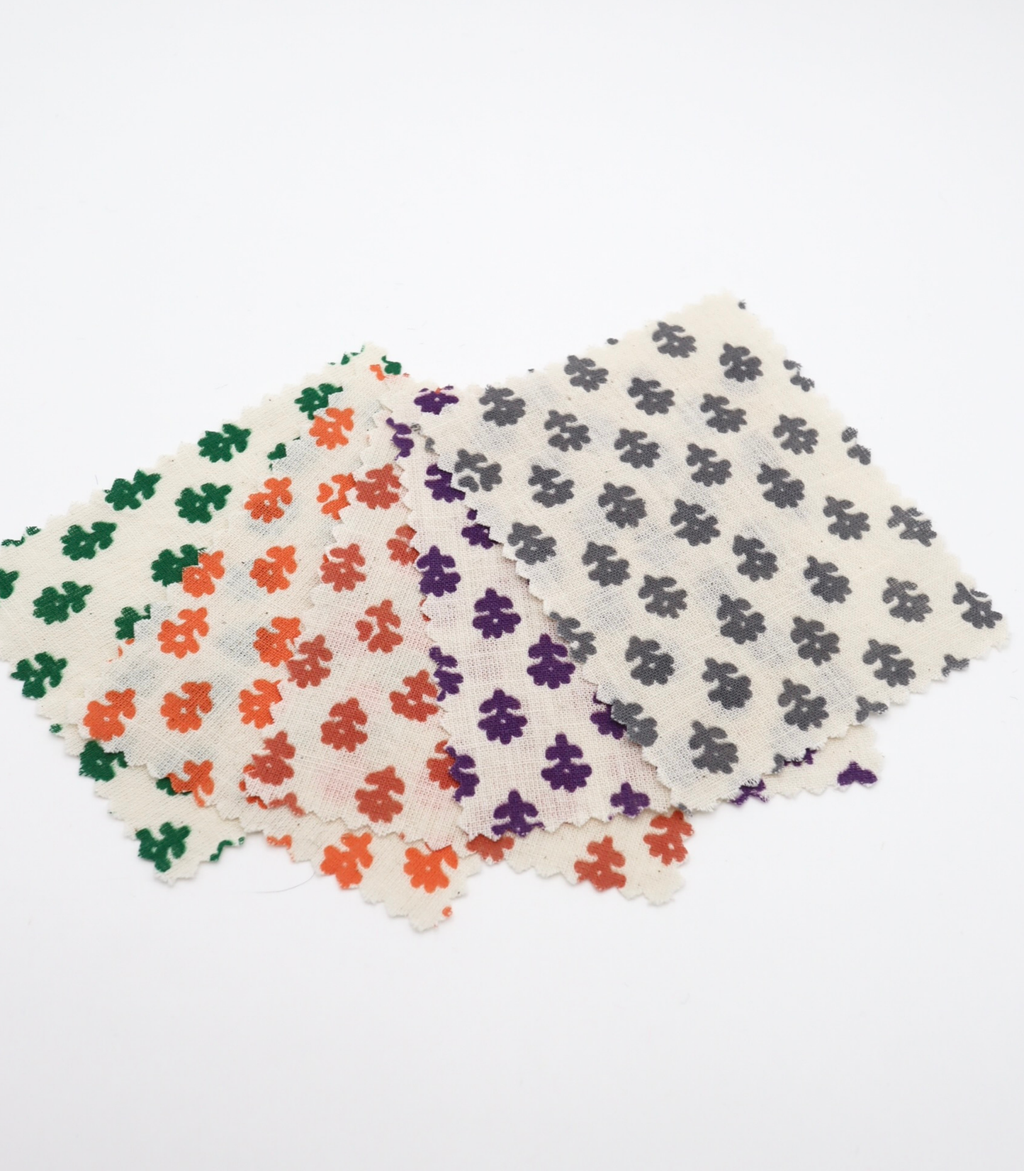 【25SS-323】幾何花柄プリント綿スラブローン /0.5yあたり=~ 725円