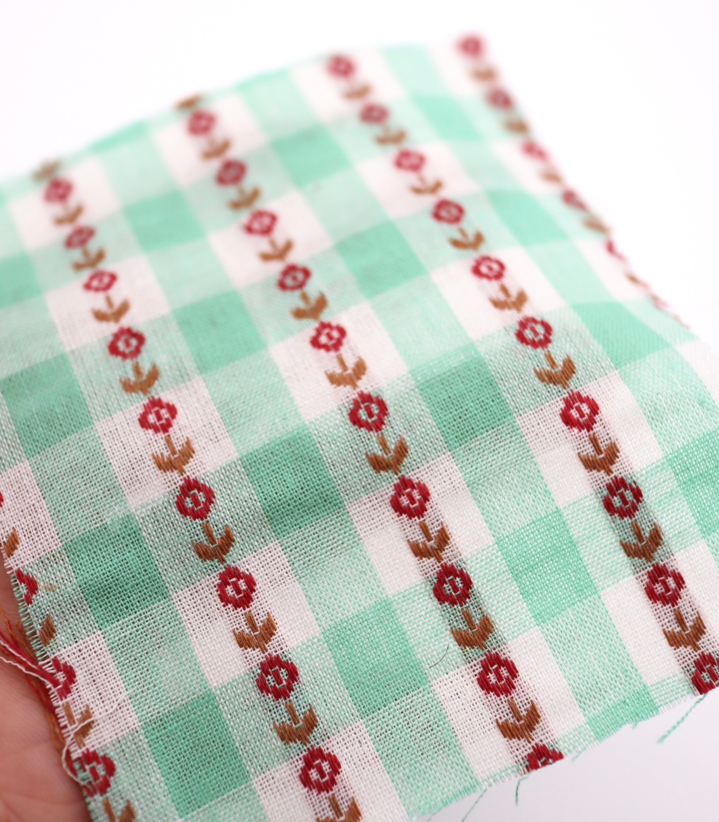 【25SS-318】ストライプ小花柄刺繍先染めギンガムチェック /0.5yあたり=~630円