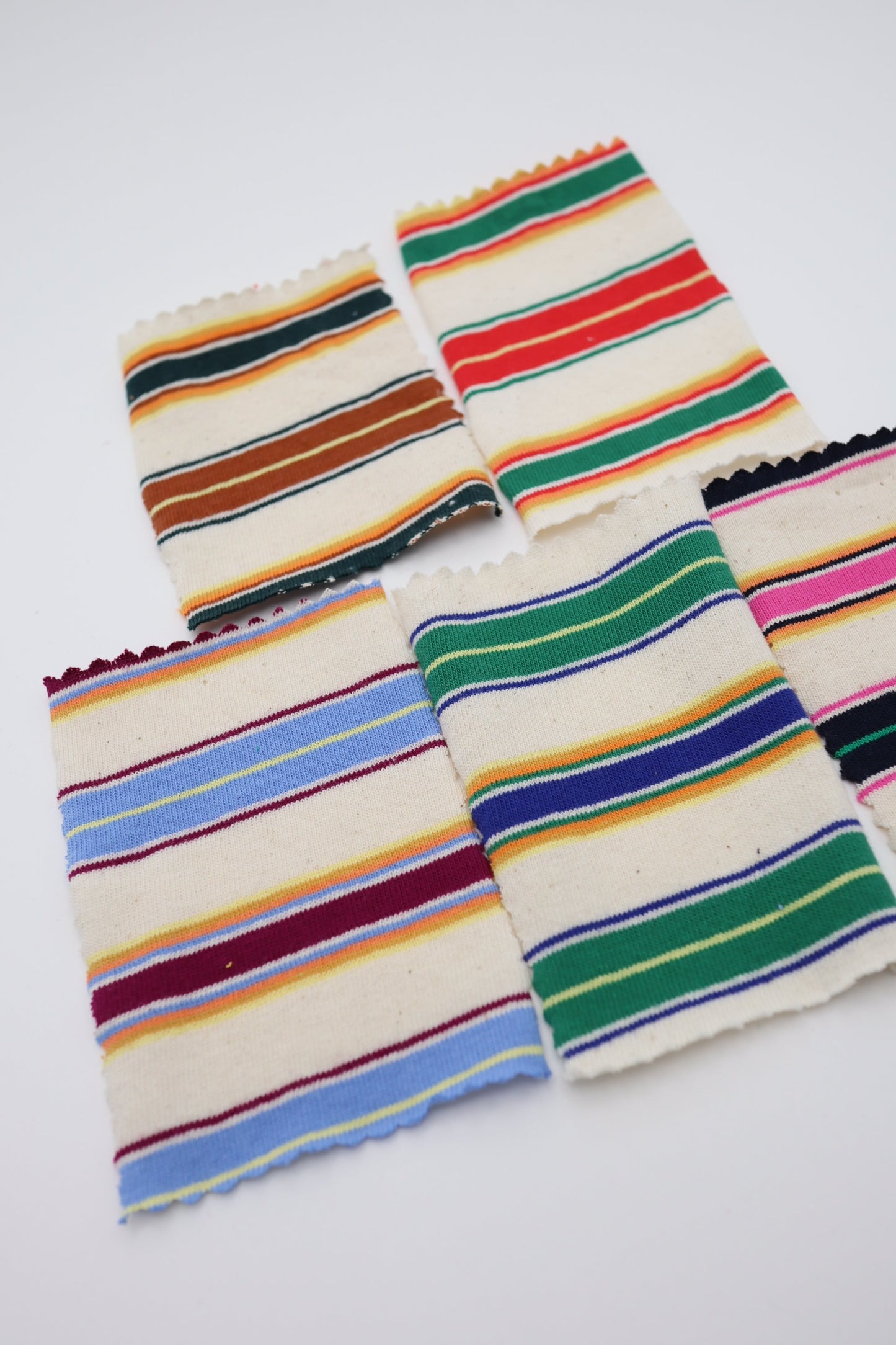 【25SS-476】ヴィンテージ風カラフルボーダー天竺ニット /0.5yあたり=~780円