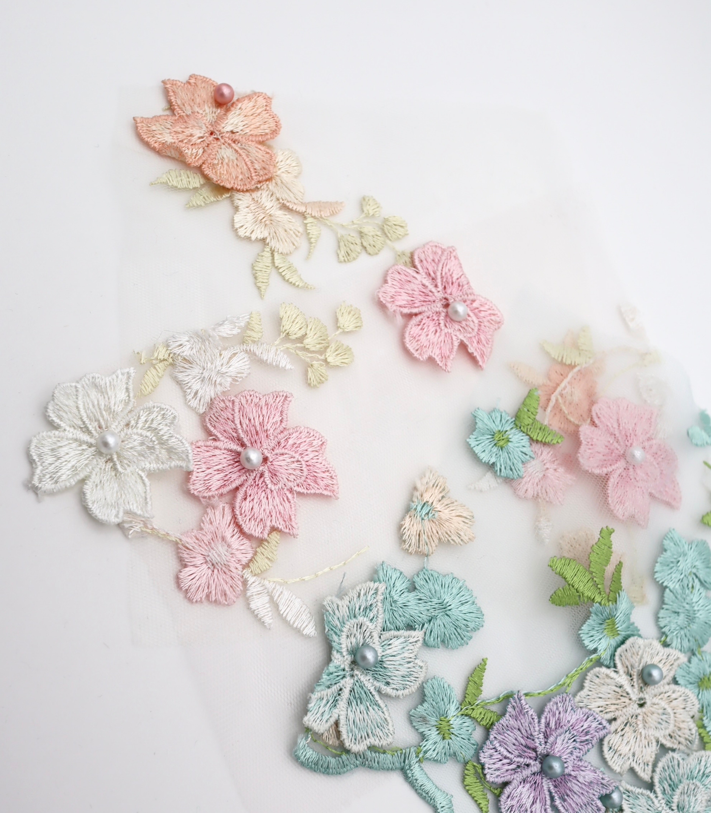 【25SS-393】立体フラワー×パールビーズ付きスカラップ刺繍チュールレース /0.5yあたり=~ 2540円