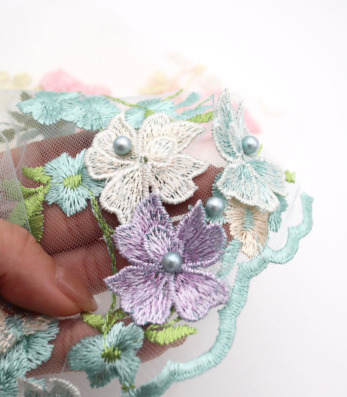 【25SS-393】立体フラワー×パールビーズ付きスカラップ刺繍チュールレース /0.5yあたり=~ 2540円