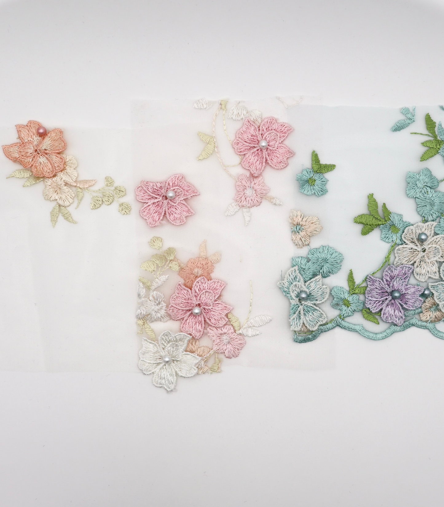 【25SS-393】立体フラワー×パールビーズ付きスカラップ刺繍チュールレース /0.5yあたり=~ 2540円