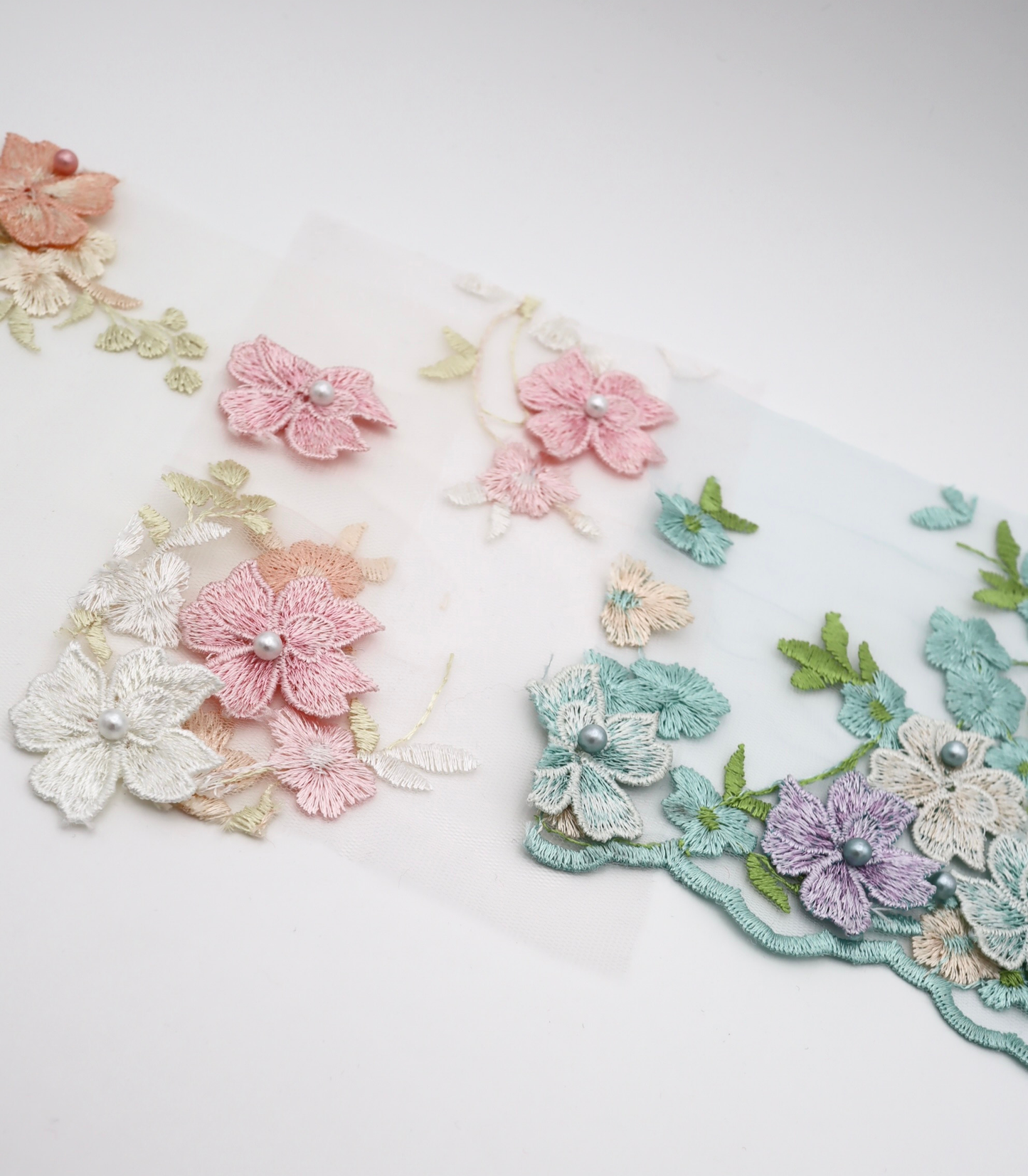 【25SS-393】立体フラワー×パールビーズ付きスカラップ刺繍チュールレース /0.5yあたり=~ 2540円