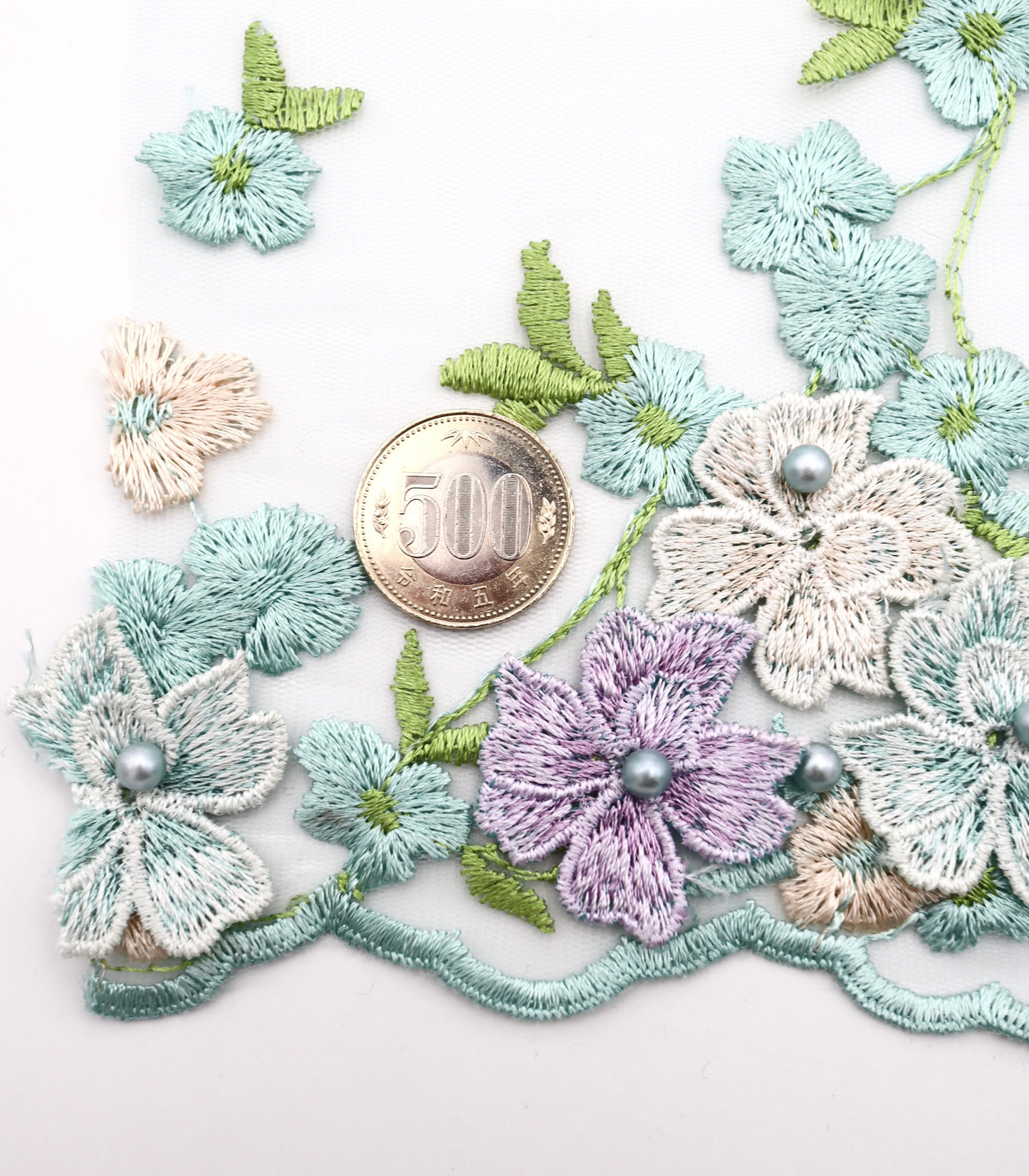 【25SS-393】立体フラワー×パールビーズ付きスカラップ刺繍チュールレース /0.5yあたり=~ 2540円