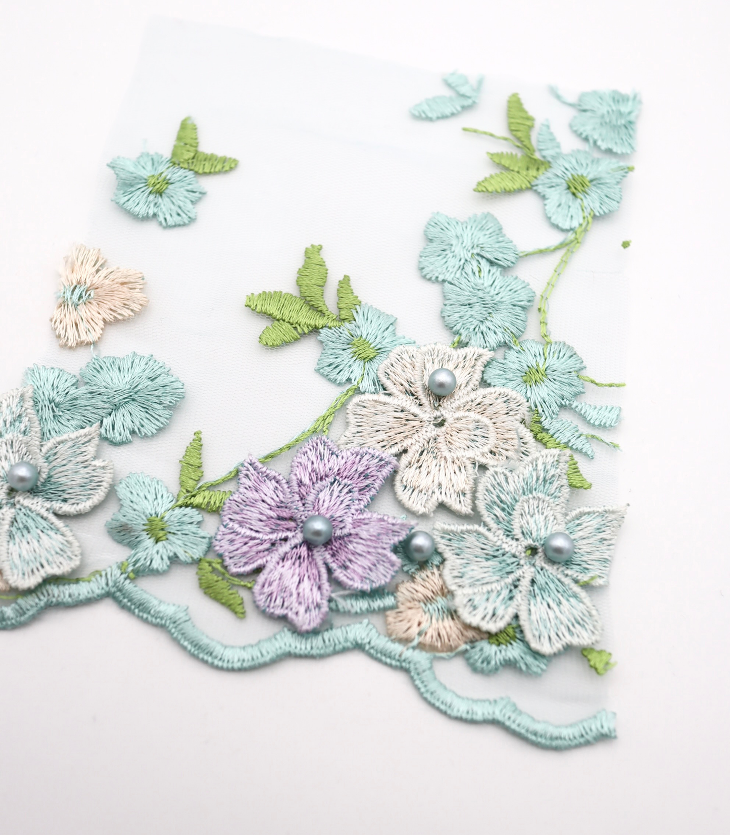 【25SS-393】立体フラワー×パールビーズ付きスカラップ刺繍チュールレース /0.5yあたり=~ 2540円