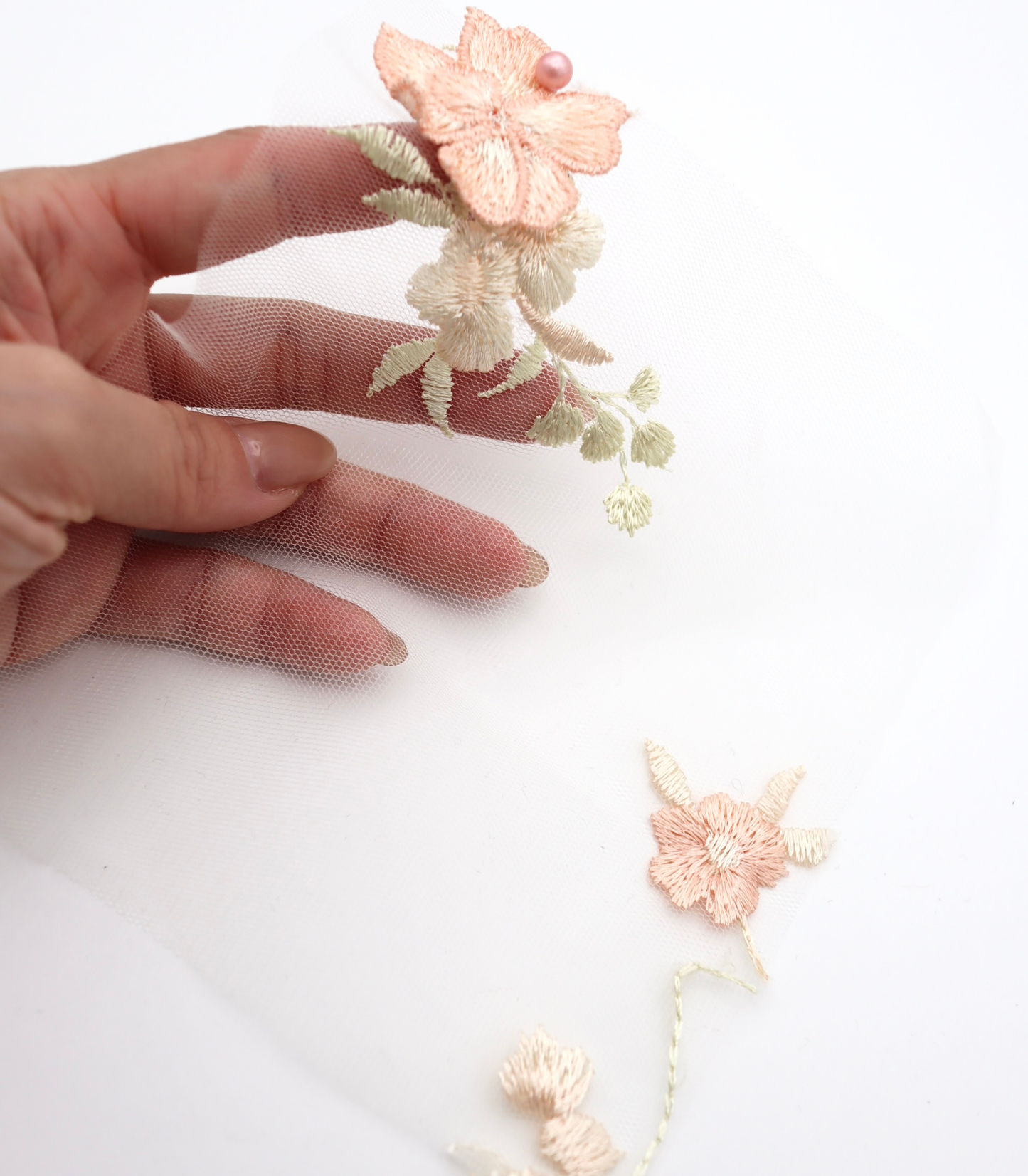 【25SS-393】立体フラワー×パールビーズ付きスカラップ刺繍チュールレース /0.5yあたり=~ 2540円