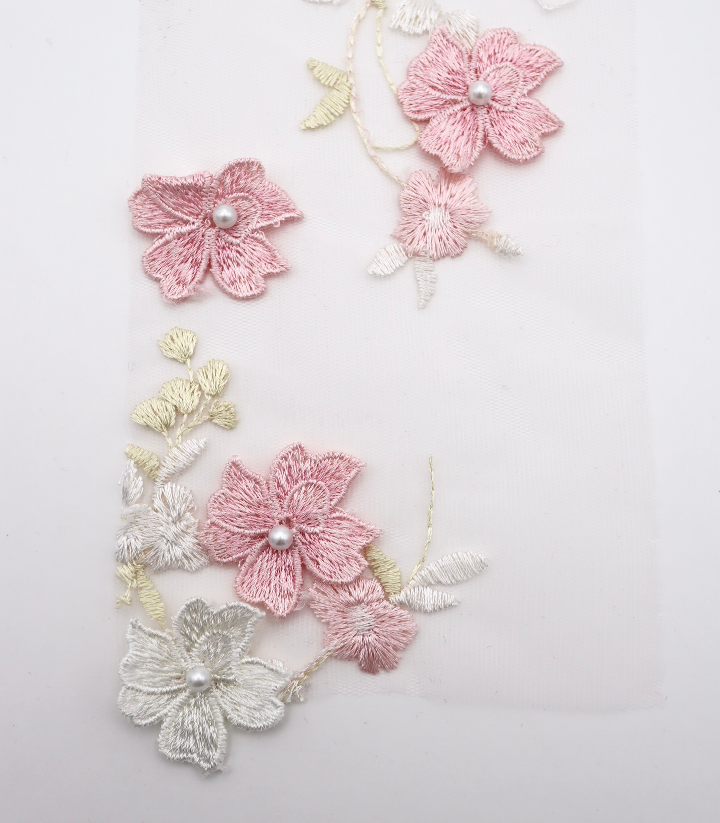 【25SS-393】立体フラワー×パールビーズ付きスカラップ刺繍チュールレース /0.5yあたり=~ 2540円