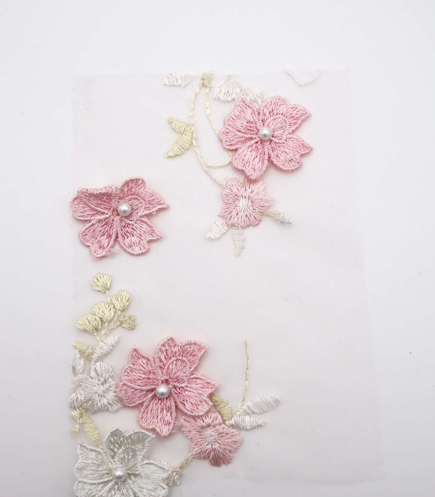 【25SS-393】立体フラワー×パールビーズ付きスカラップ刺繍チュールレース /0.5yあたり=~ 2540円