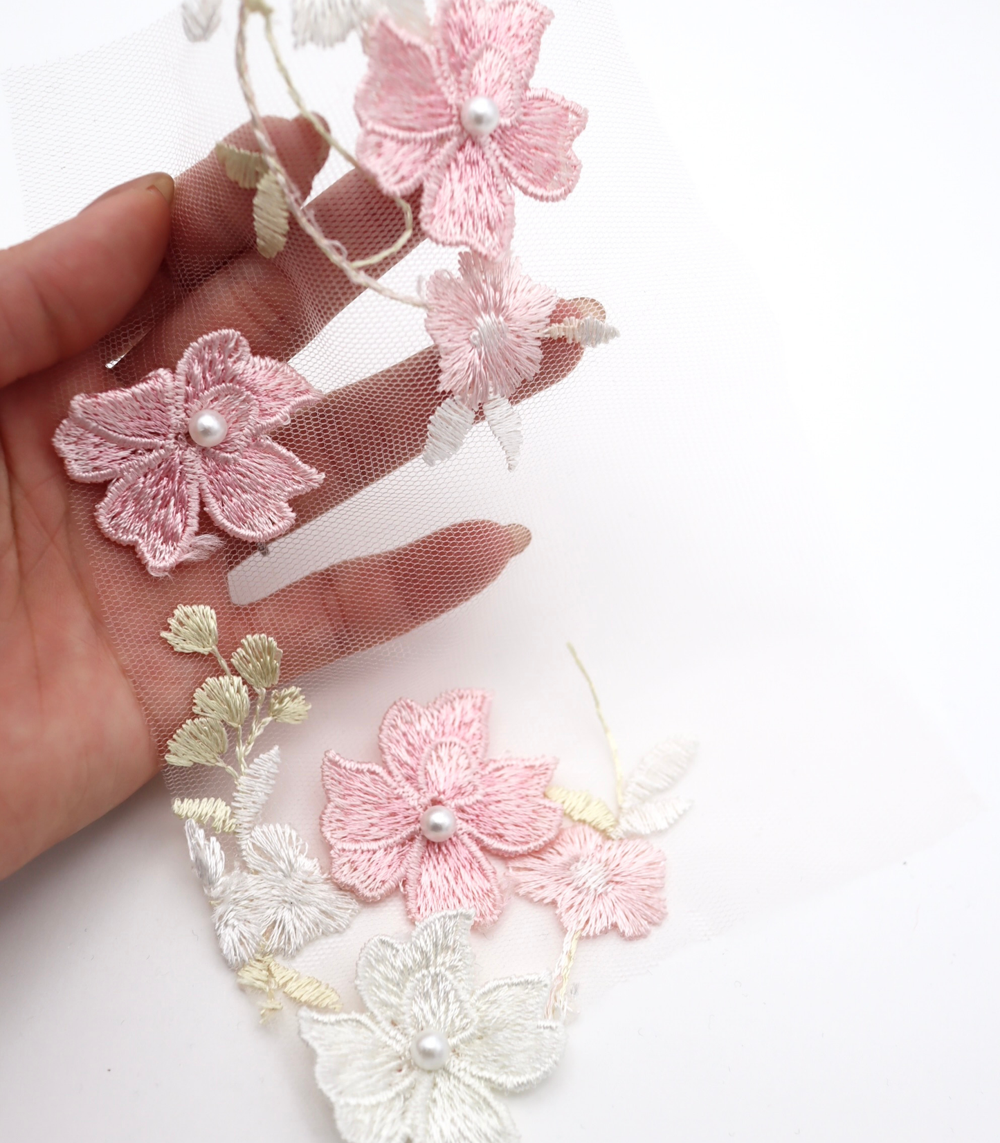 【25SS-393】立体フラワー×パールビーズ付きスカラップ刺繍チュールレース /0.5yあたり=~ 2540円