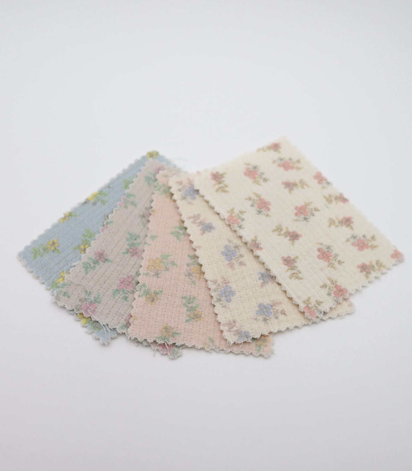 【25SS-263】小花柄プリントキルティングヌビ /0.5yあたり=~1100円