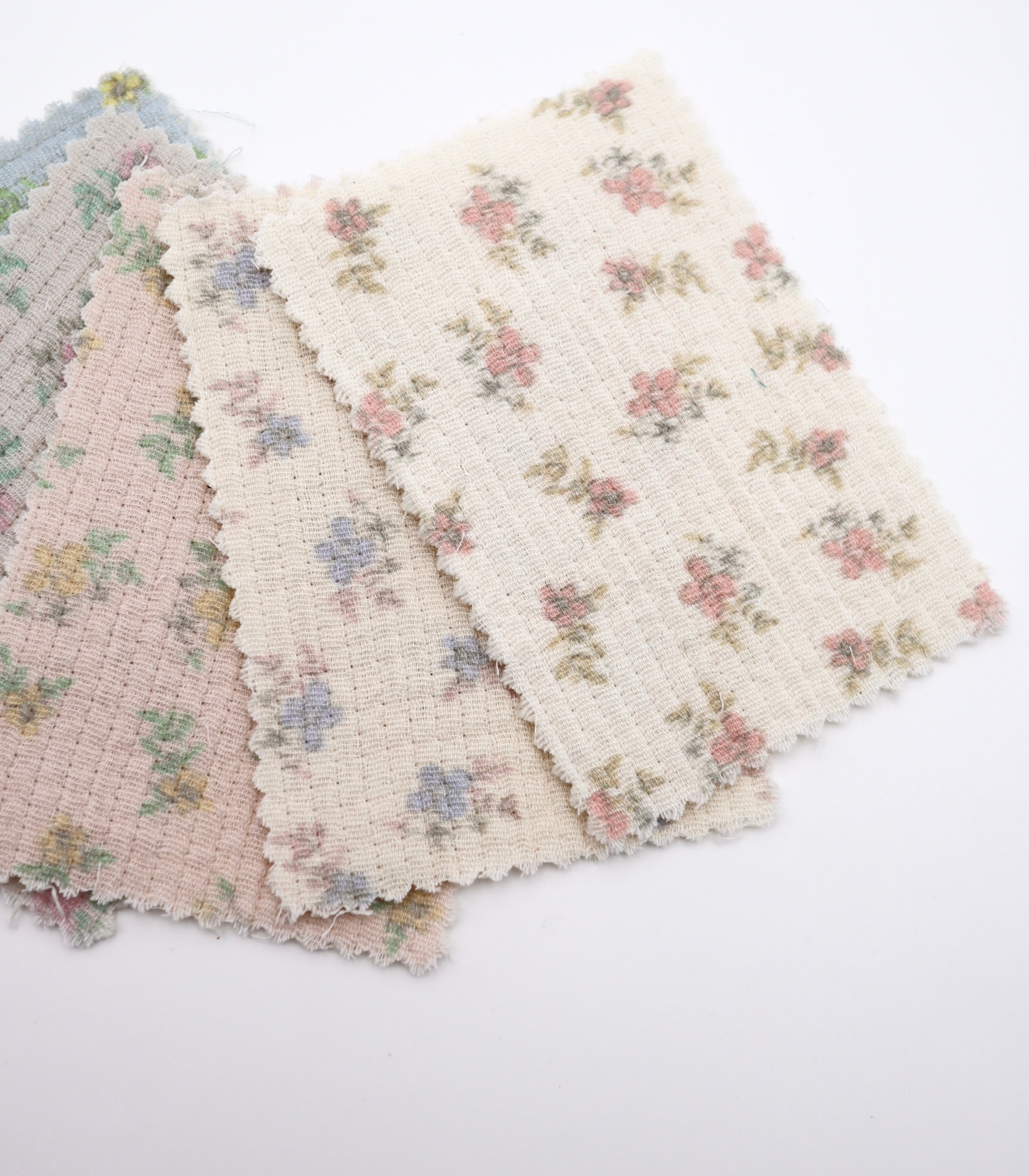 【25SS-263】小花柄プリントキルティングヌビ /0.5yあたり=~1100円
