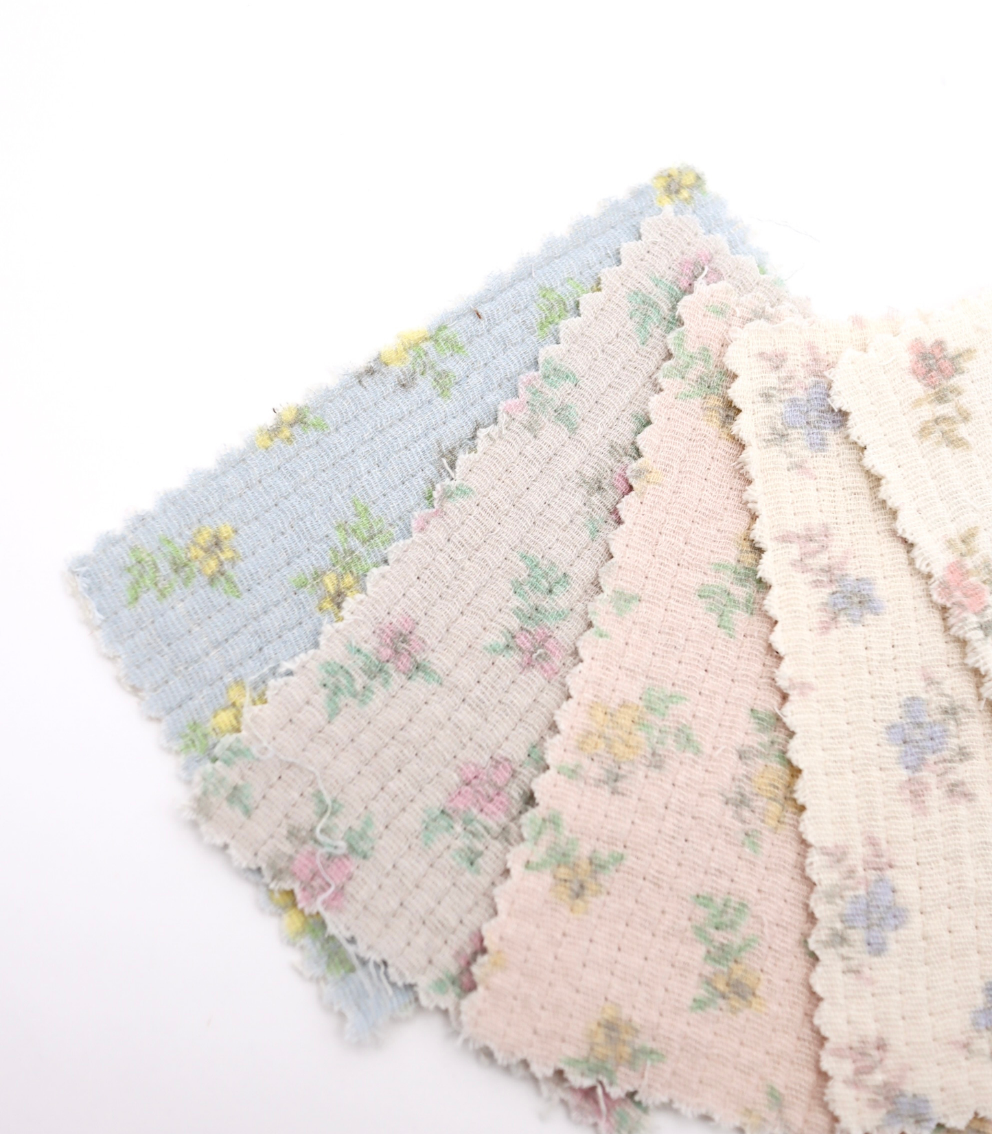 【25SS-263】小花柄プリントキルティングヌビ /0.5yあたり=~1100円