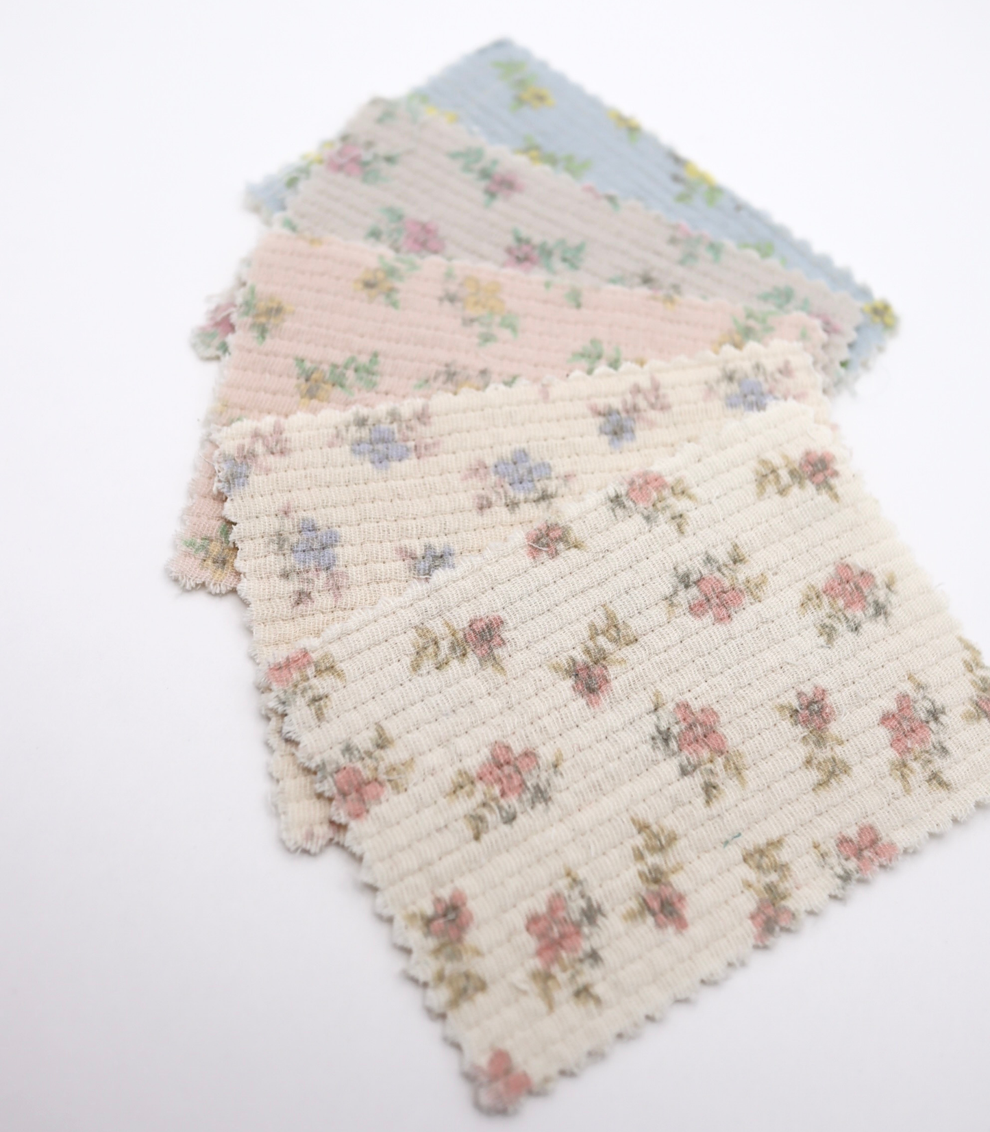 【25SS-263】小花柄プリントキルティングヌビ /0.5yあたり=~1100円