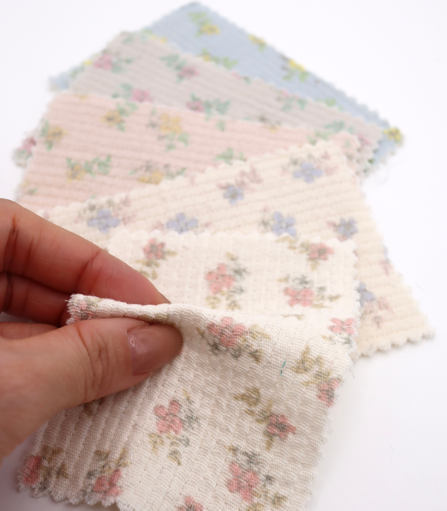 【25SS-263】小花柄プリントキルティングヌビ /0.5yあたり=~1100円