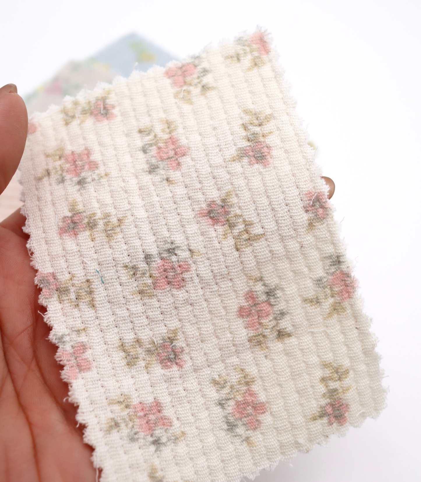 【25SS-263】小花柄プリントキルティングヌビ /0.5yあたり=~1100円