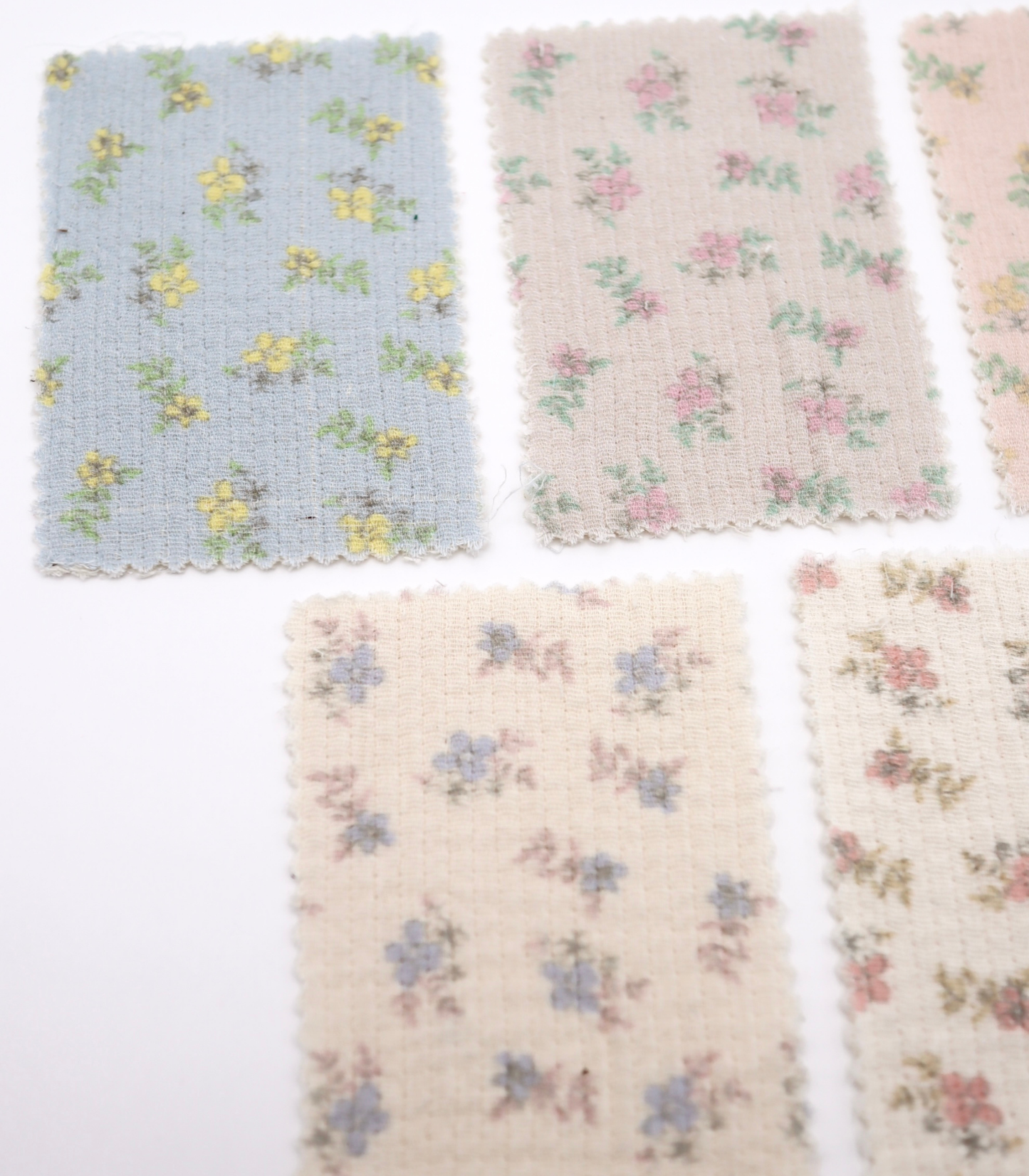 【25SS-263】小花柄プリントキルティングヌビ /0.5yあたり=~1100円
