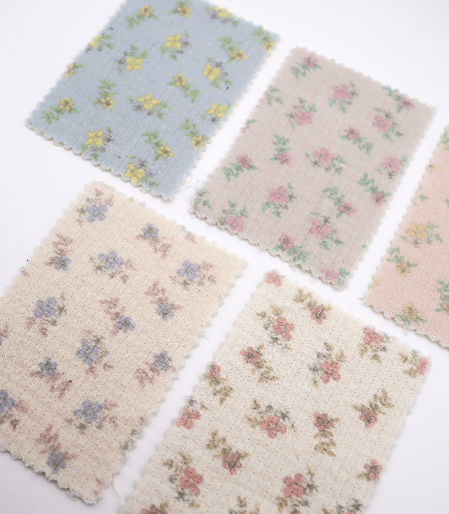 【25SS-263】小花柄プリントキルティングヌビ /0.5yあたり=~1100円