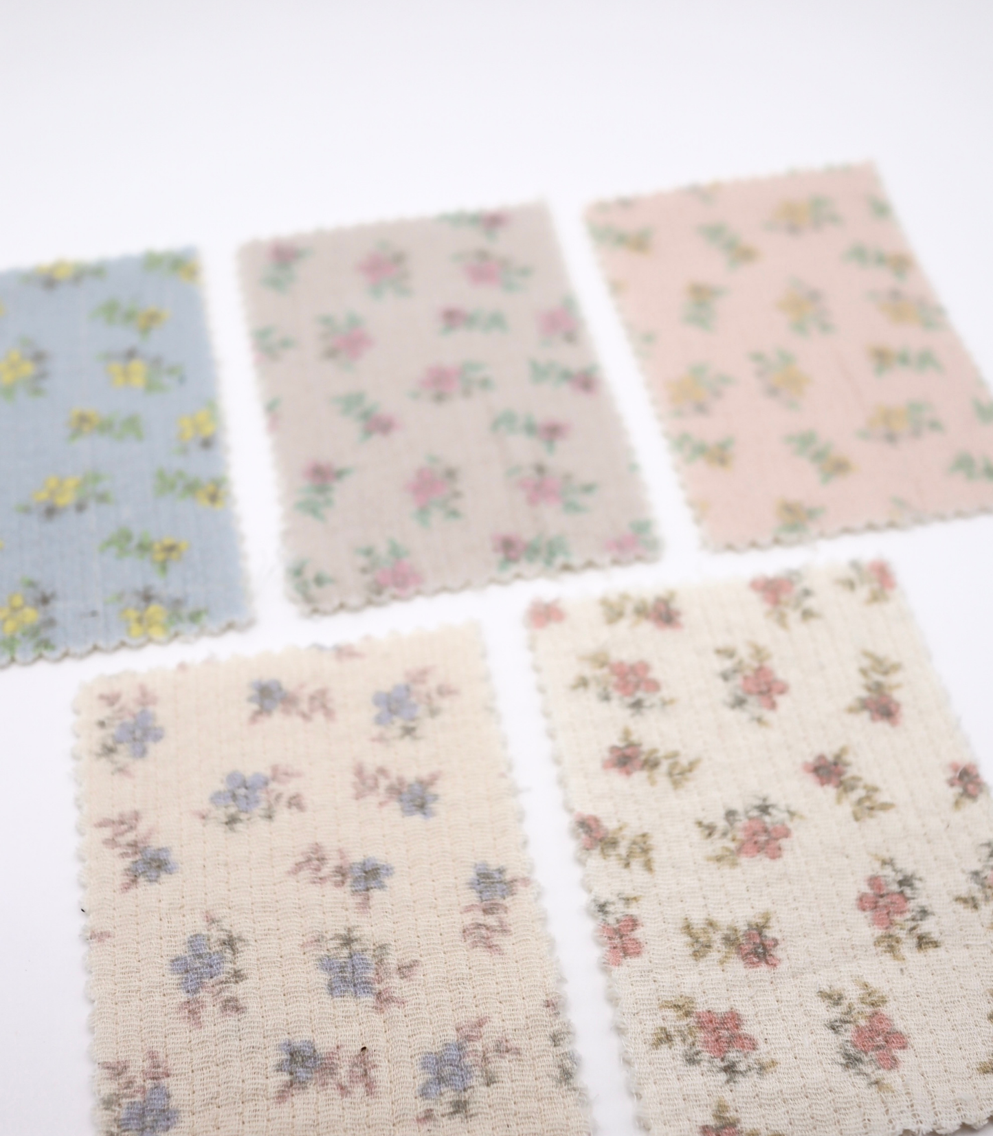 【25SS-263】小花柄プリントキルティングヌビ /0.5yあたり=~1100円
