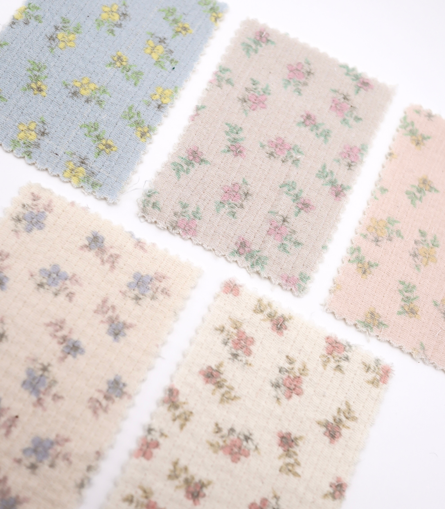 【25SS-263】小花柄プリントキルティングヌビ /0.5yあたり=~1100円