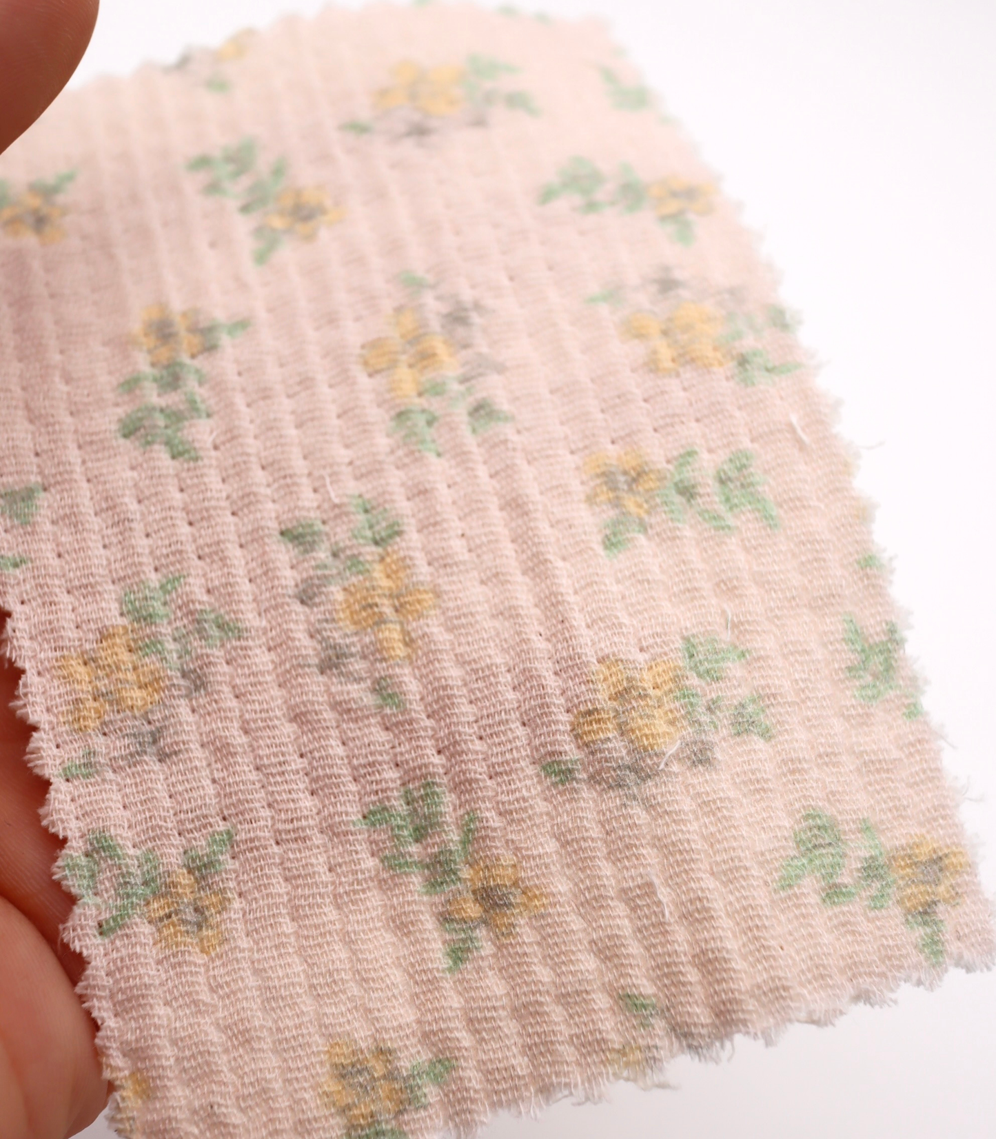 【25SS-263】小花柄プリントキルティングヌビ /0.5yあたり=~1100円