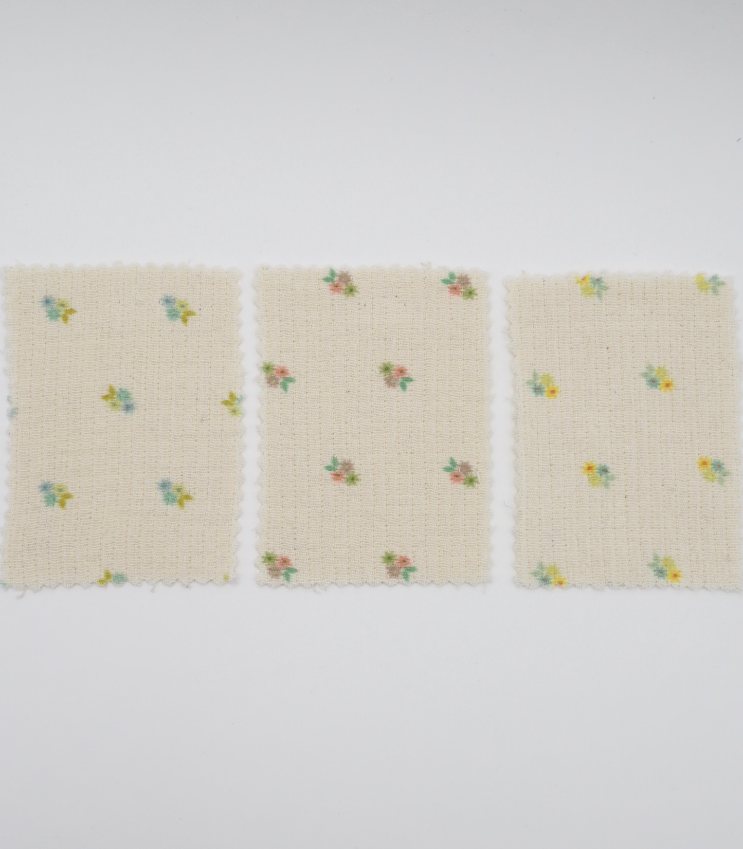 【25SS-065】小花柄プリント細キルティングヌビ /0.5yあたり=~1100円