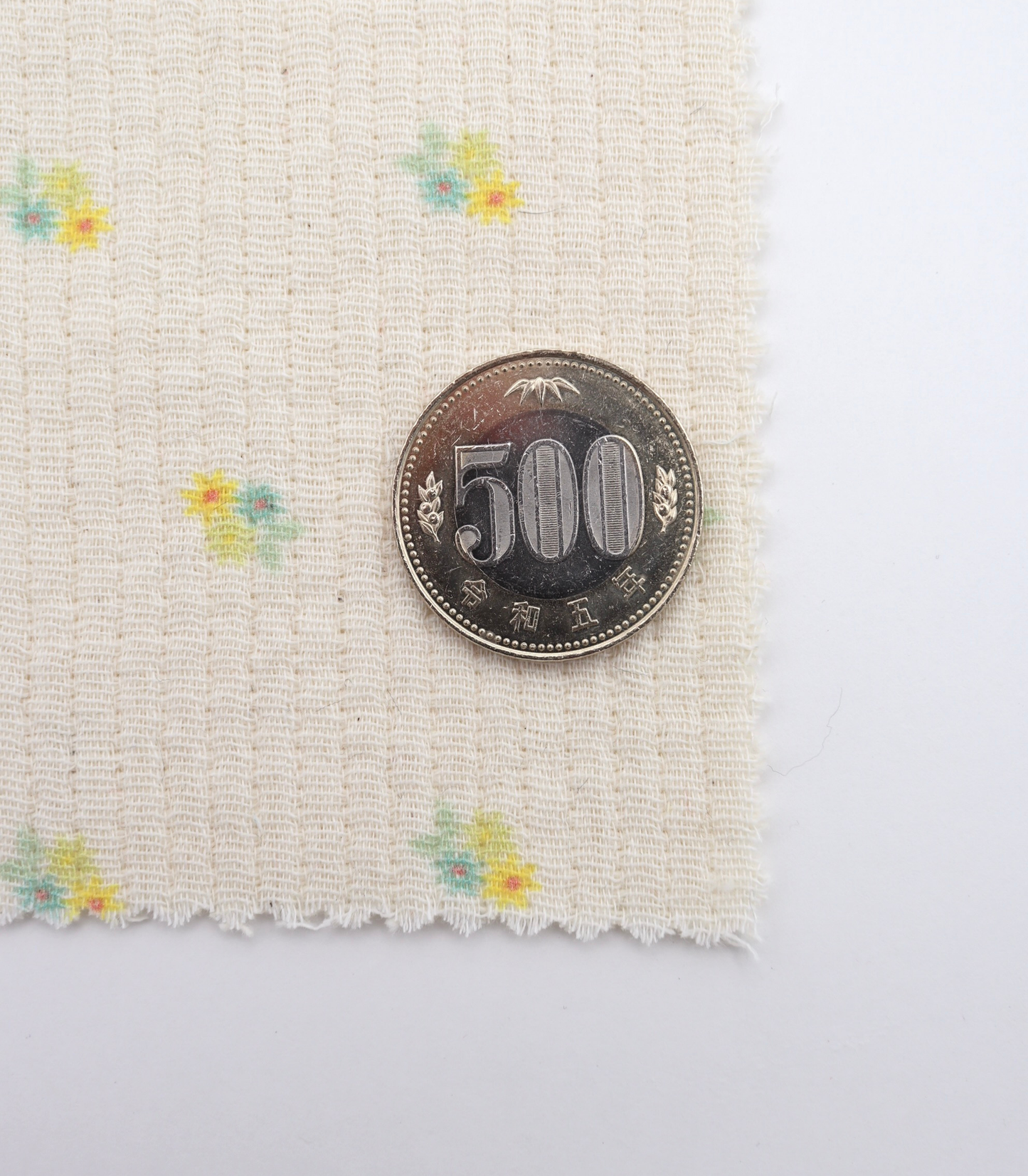 【25SS-065】小花柄プリント細キルティングヌビ /0.5yあたり=~1100円