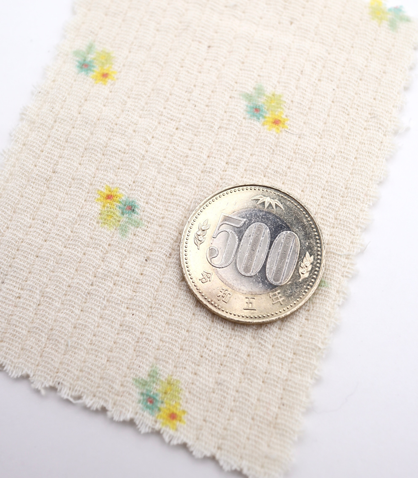 【25SS-065】小花柄プリント細キルティングヌビ /0.5yあたり=~1100円