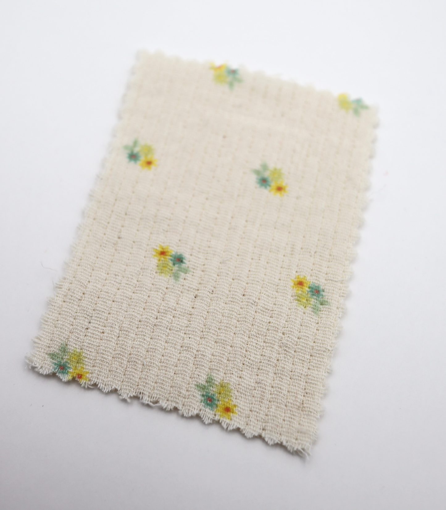 【25SS-065】小花柄プリント細キルティングヌビ /0.5yあたり=~1100円