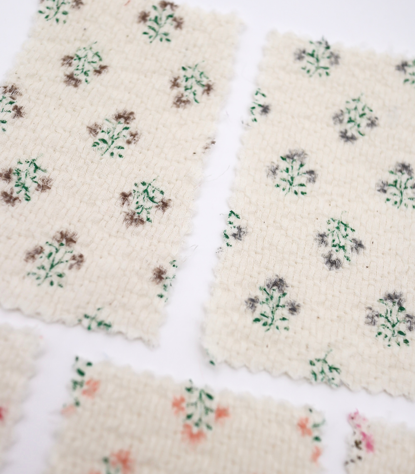 【25SS-268】小花柄プリントバスケット /0.5yあたり=~ 940円