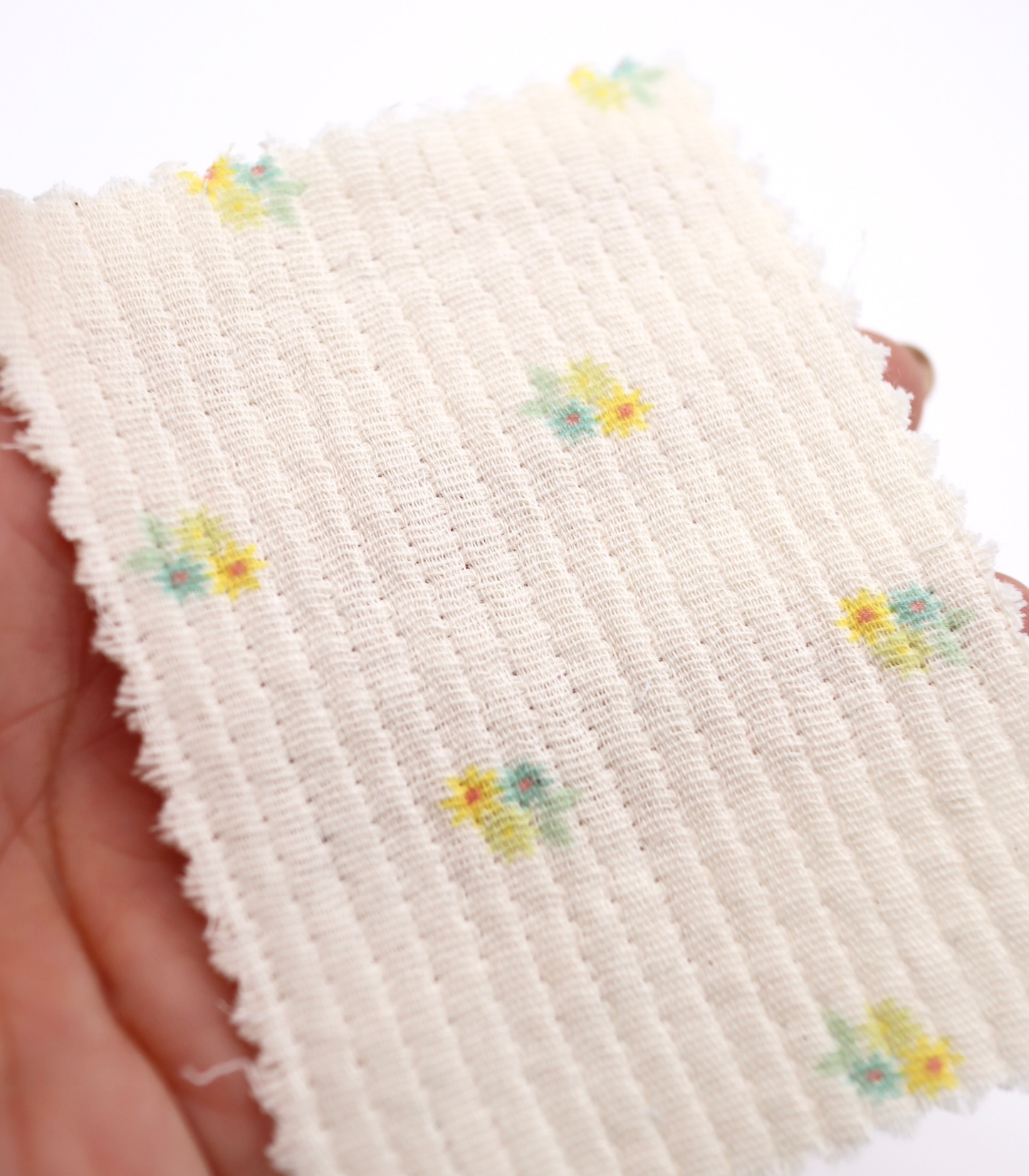 【25SS-065】小花柄プリント細キルティングヌビ /0.5yあたり=~1100円