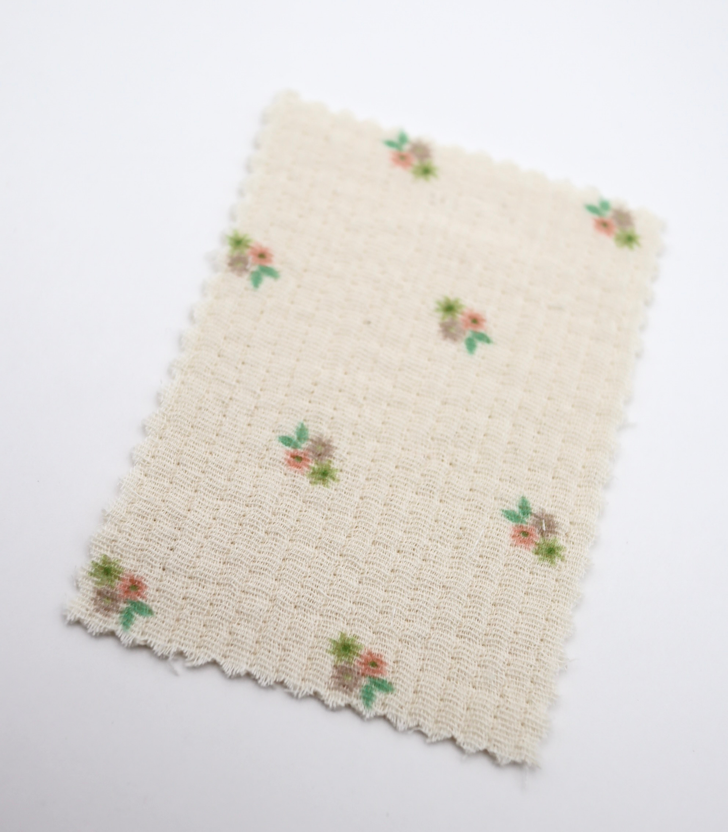 【25SS-065】小花柄プリント細キルティングヌビ /0.5yあたり=~1100円
