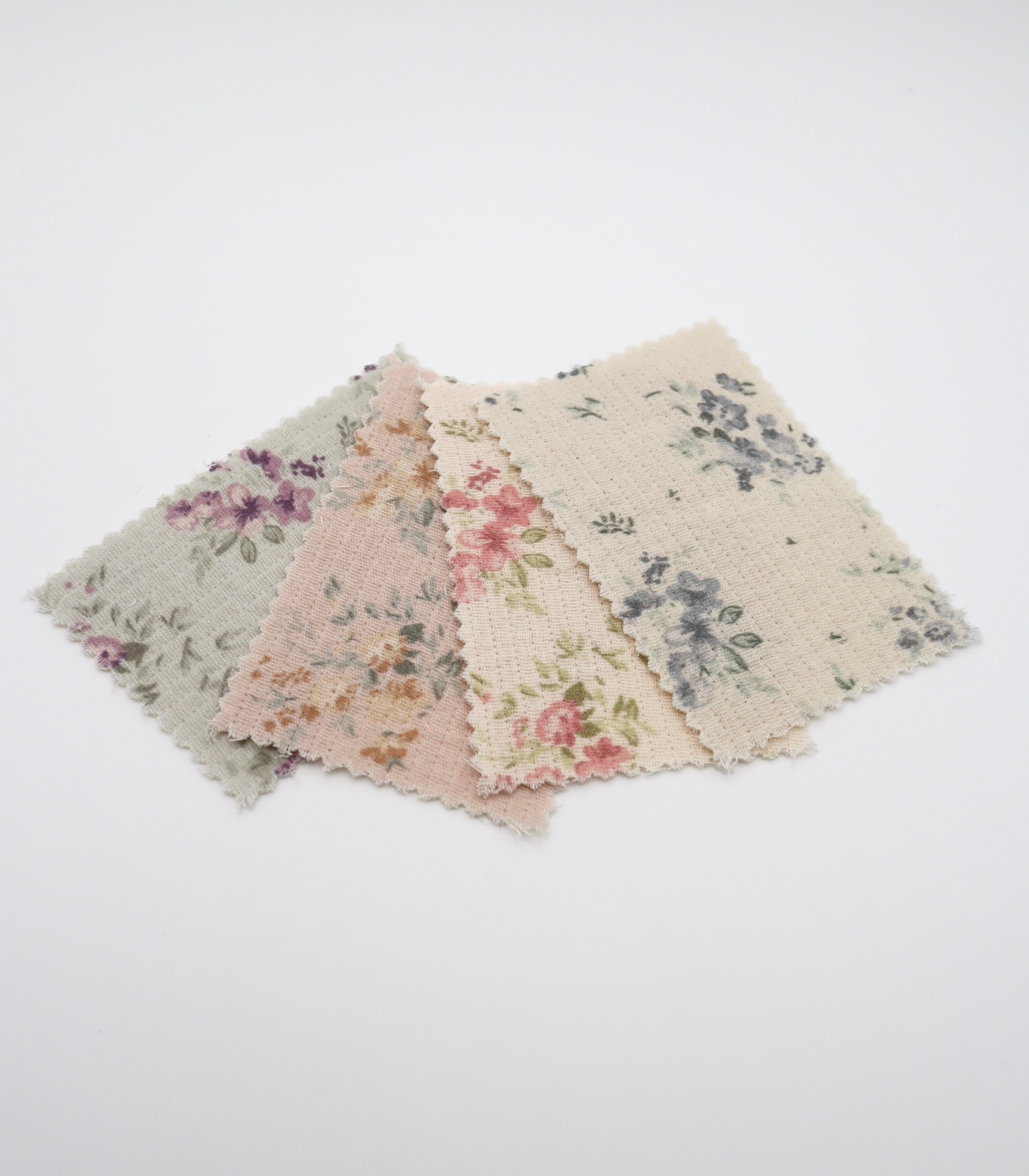 【25SS-265】小花柄プリント細キルティングヌビ /0.5yあたり=~1110円