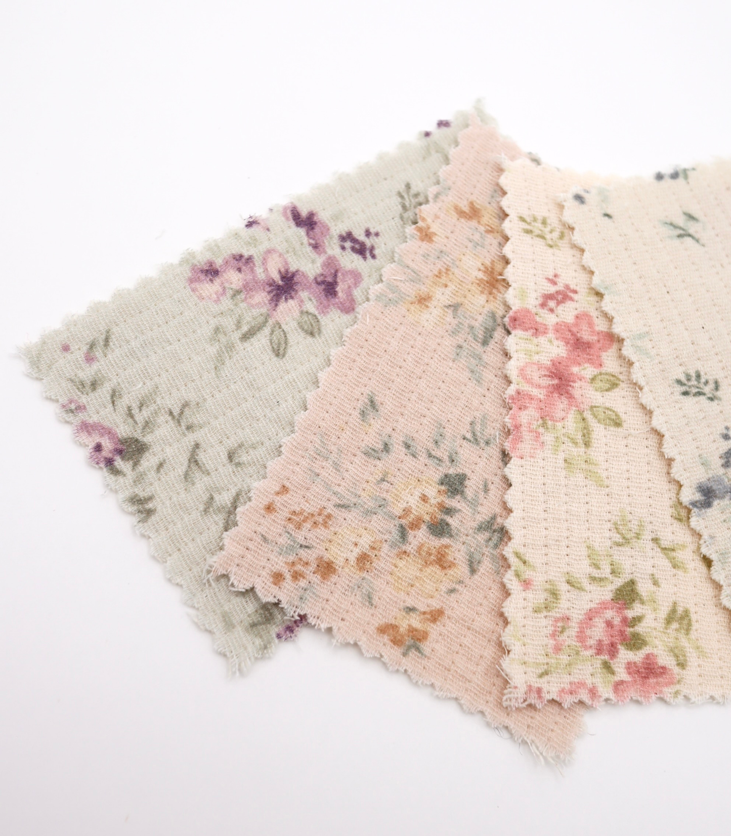 【25SS-265】小花柄プリント細キルティングヌビ /0.5yあたり=~1110円