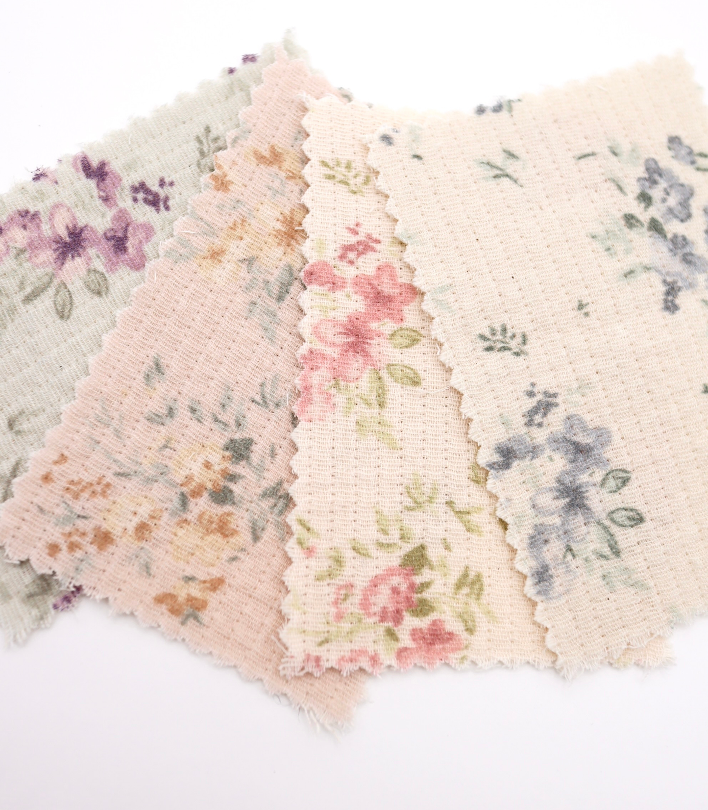 【25SS-265】小花柄プリント細キルティングヌビ /0.5yあたり=~1110円
