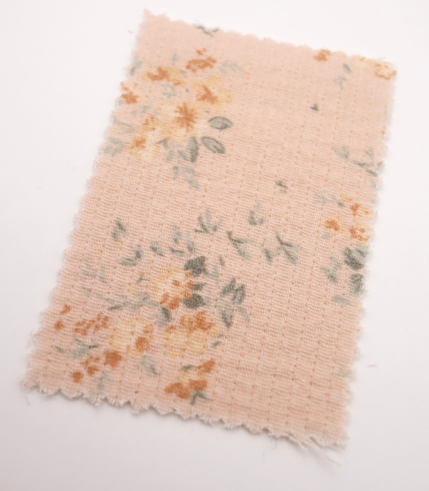【25SS-265】小花柄プリント細キルティングヌビ /0.5yあたり=~1110円
