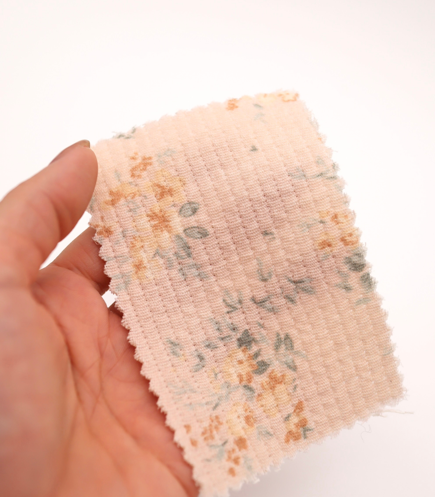 【25SS-265】小花柄プリント細キルティングヌビ /0.5yあたり=~1110円