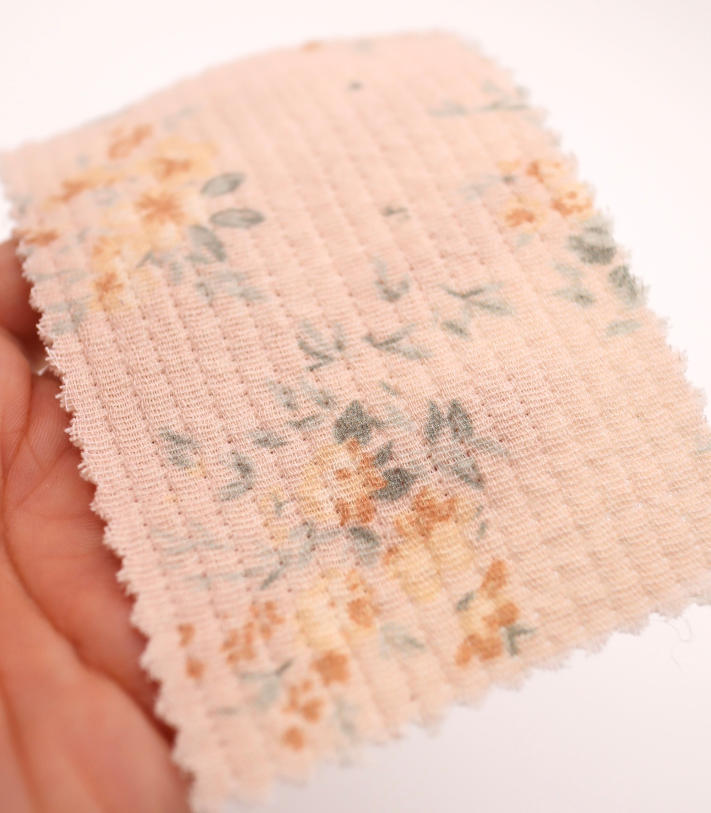 【25SS-265】小花柄プリント細キルティングヌビ /0.5yあたり=~1110円