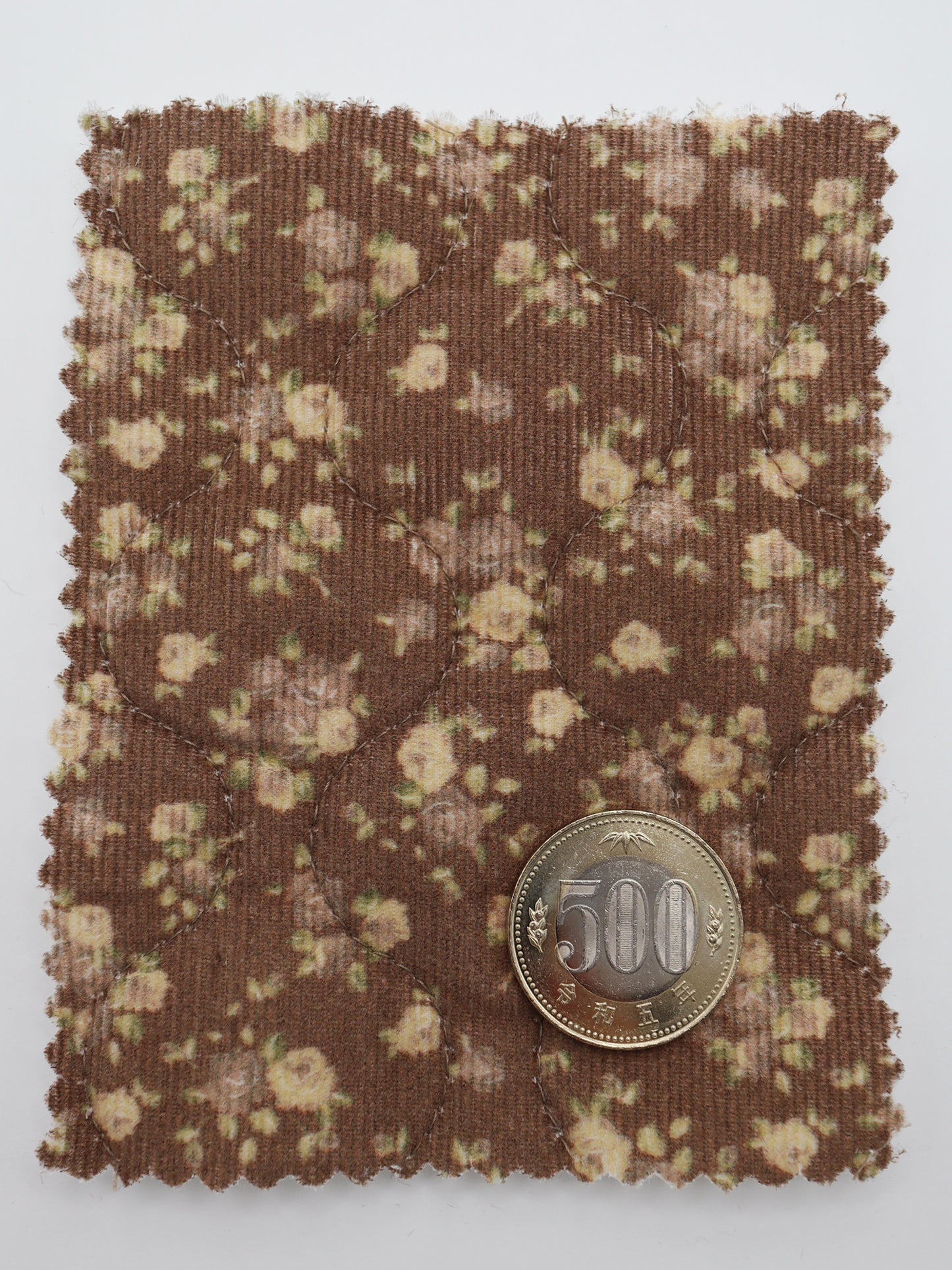 【25SS-098】小花柄プリントキルティングコーデュロイ /0.5yあたり = ~1320円