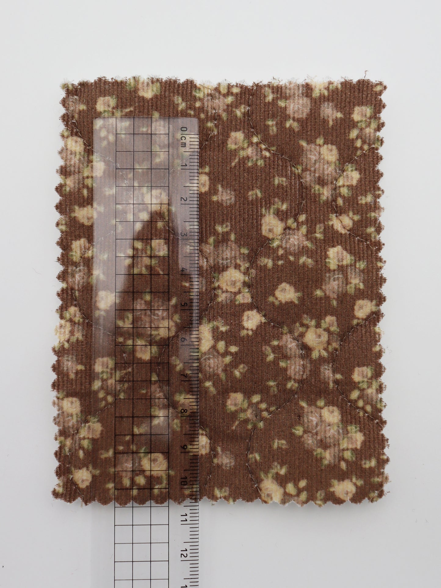 【25SS-098】小花柄プリントキルティングコーデュロイ /0.5yあたり = ~1320円